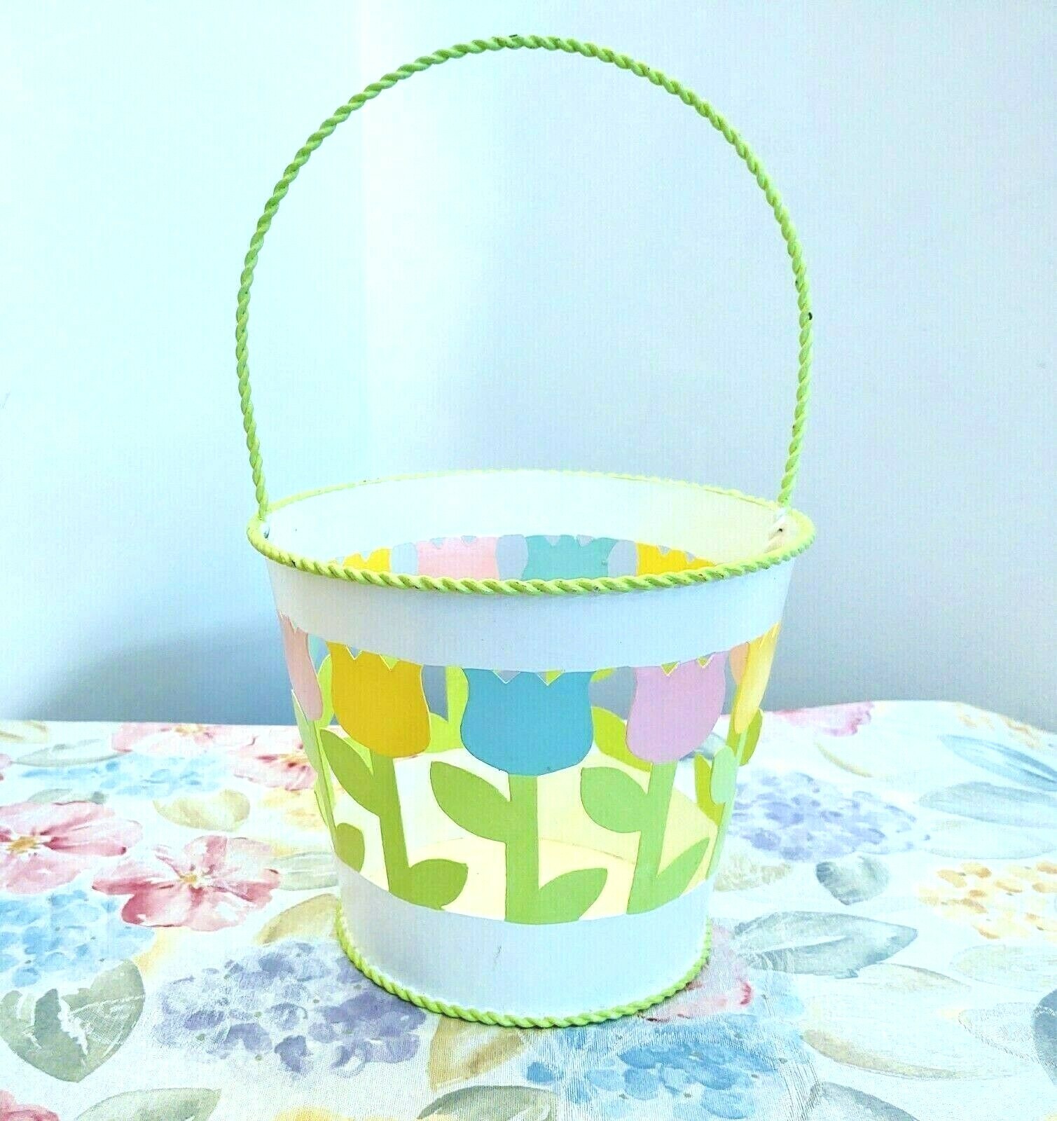METAL TULIP WIRE BASKET
