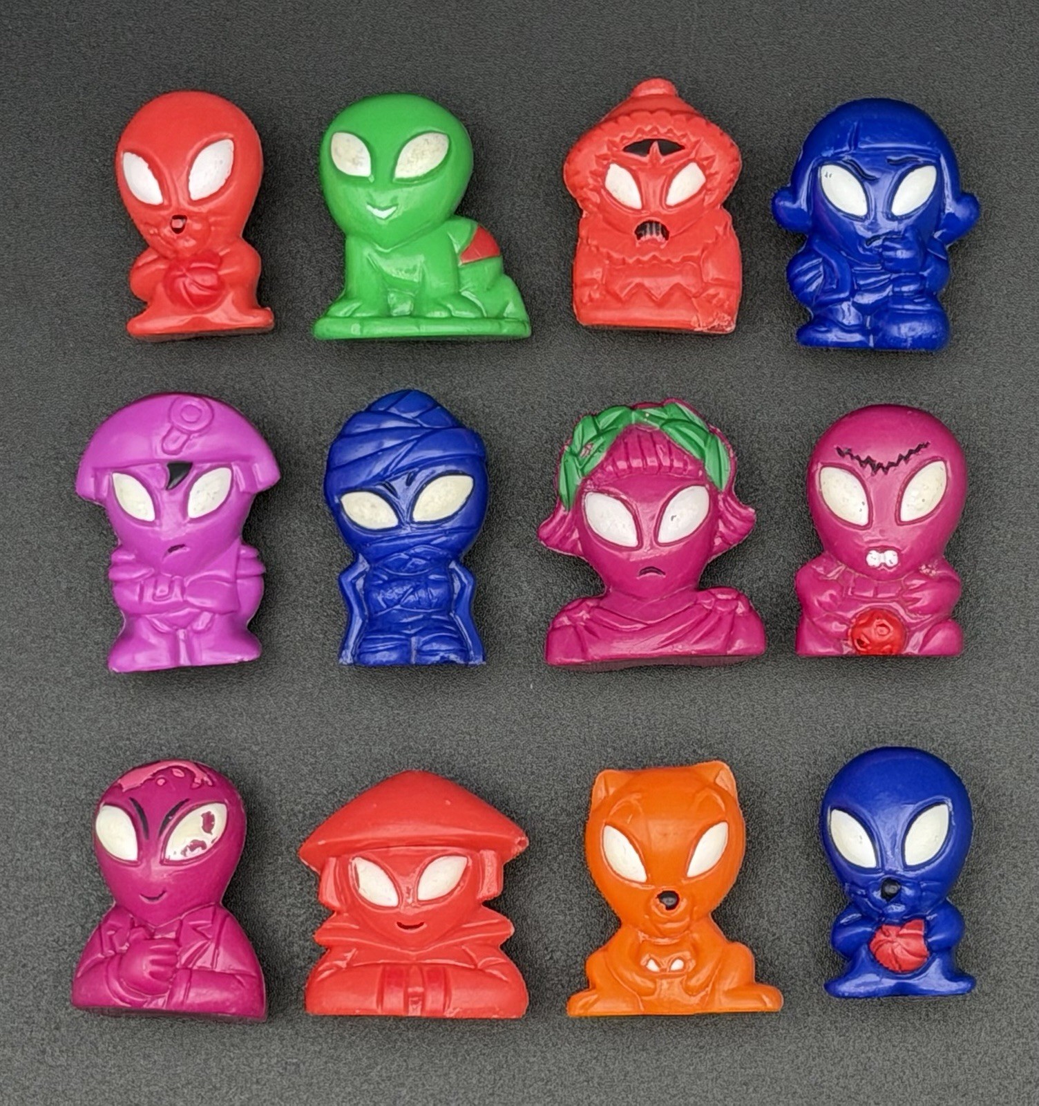 Gogo’s Crazy Bones Magic Box Aliens Lot of 12 Damaged Figures – See Photos