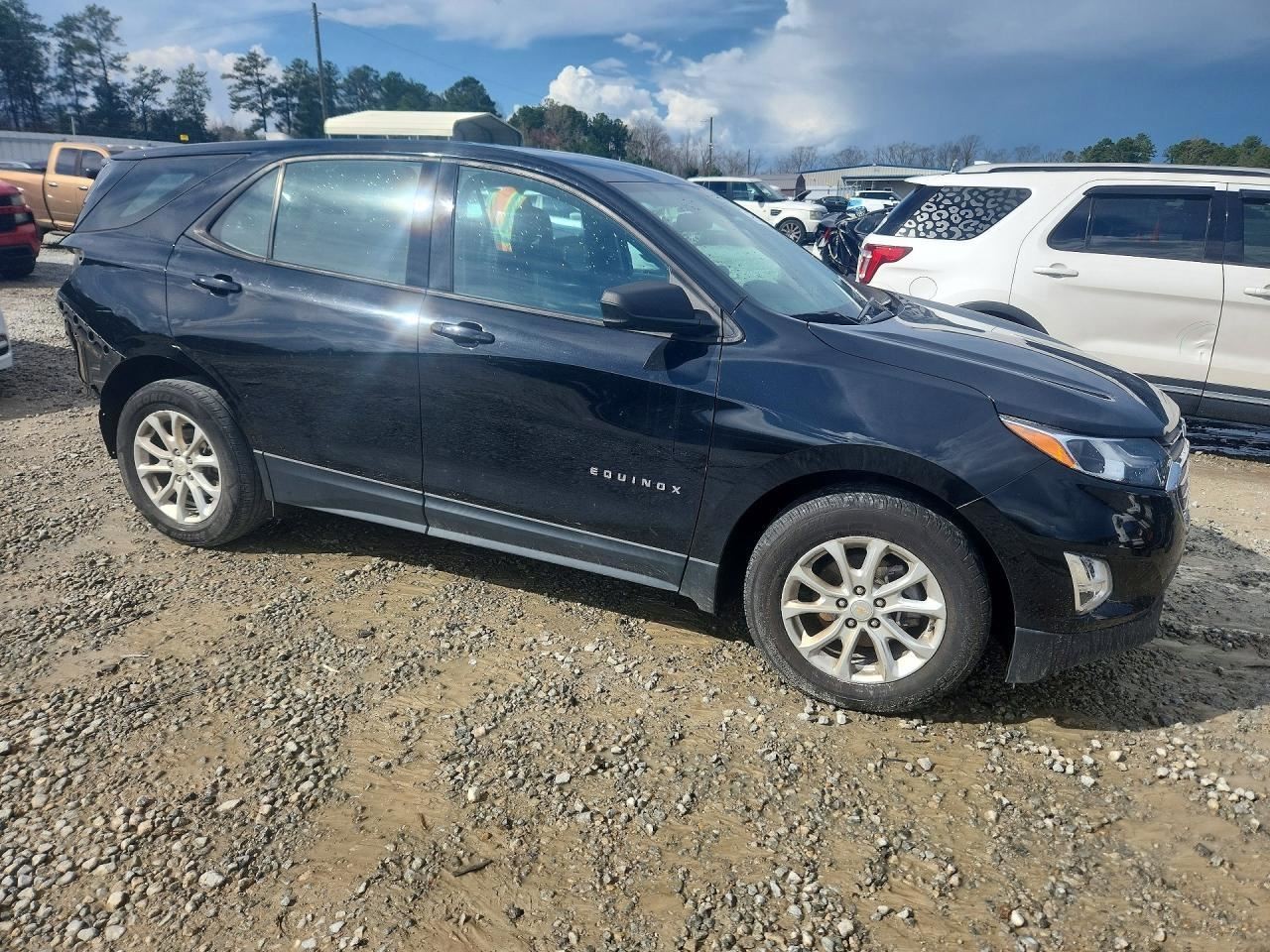EQUINOX 2018 Glove Box 5024611