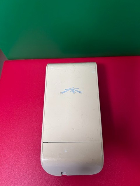 Ubiquiti NanoStation Loco M2 (LocoM2) AirMax 2.4GHz Indoor/Outdoor CPE Wireless