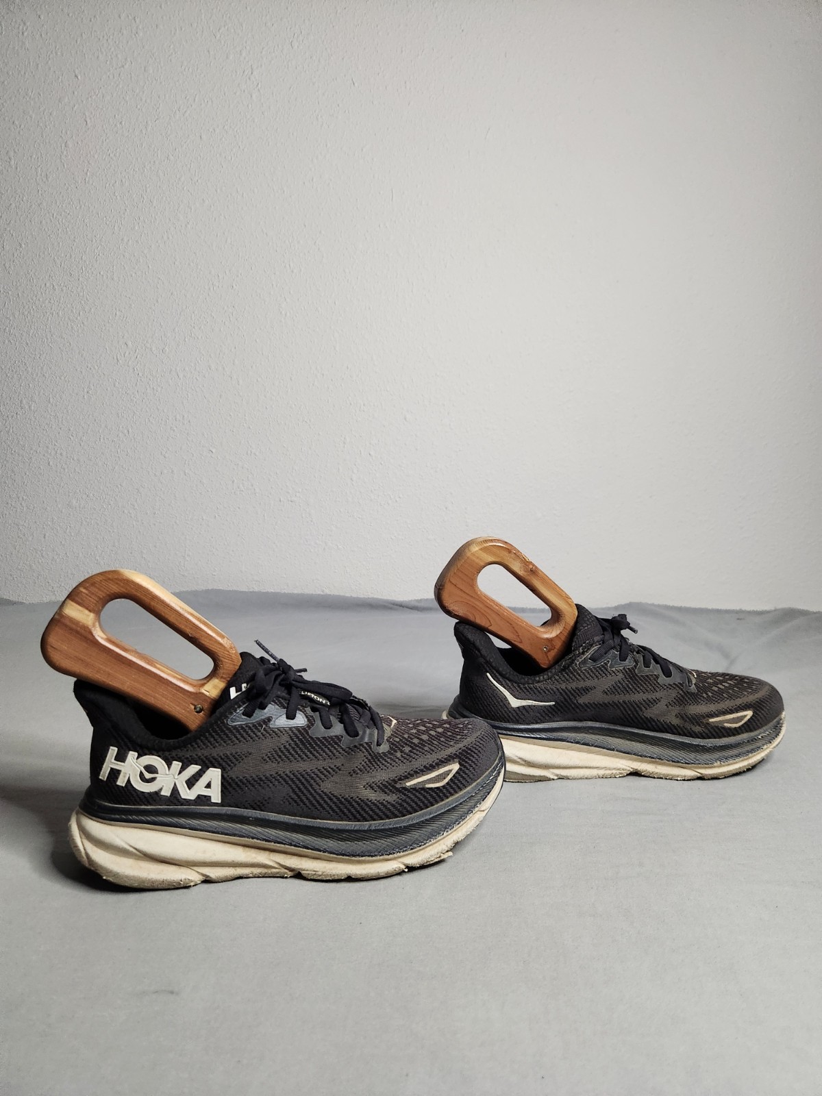 Hoka One One Clifton 9 Shoes Womens Size 8.5B Black White Sneakers 1127896 BWHT