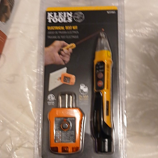 Klein Tools RT210 GFCI Outlet Tester Kit w/ Non-Contact Voltage Tester, LED
