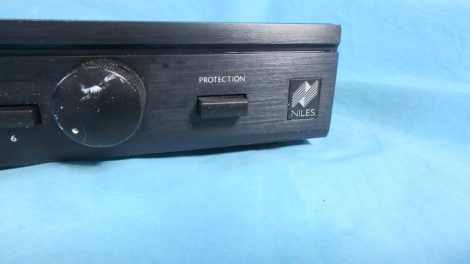 Niles SVL-6 Speaker Selector/Volume Control System USED