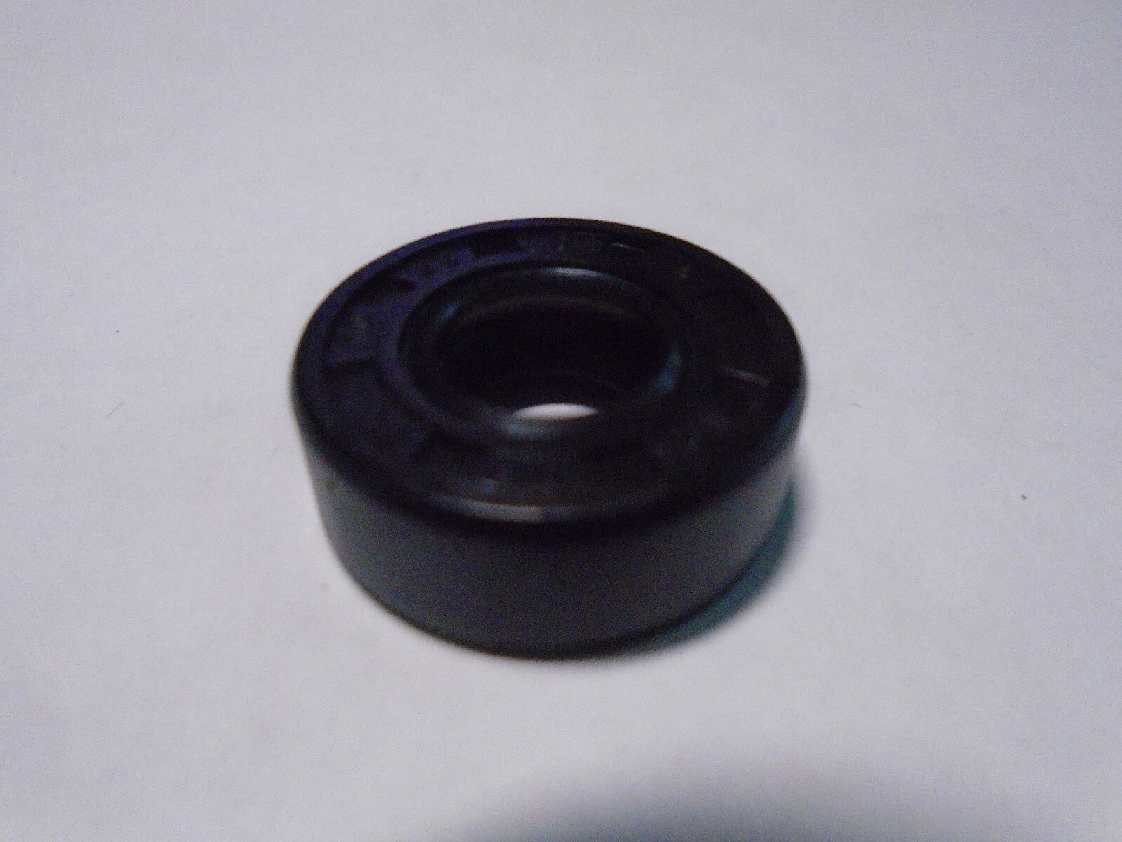 TC 10X22X8 DOUBLE LIPS METRIC OIL / DUST SEAL 10mm X 22mm X 8 mm WITH SPRING