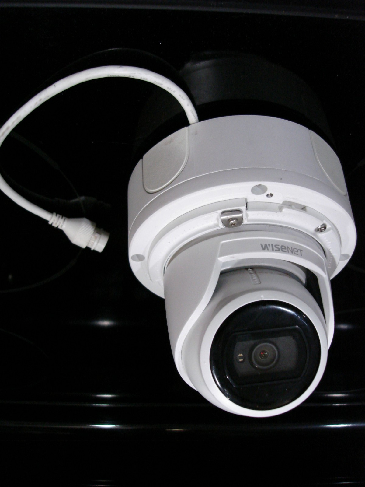 Hanwha Techwin ANE-L7012R 4MP IP NIGHT VISION Security Camera W/SBV-A14B Mount