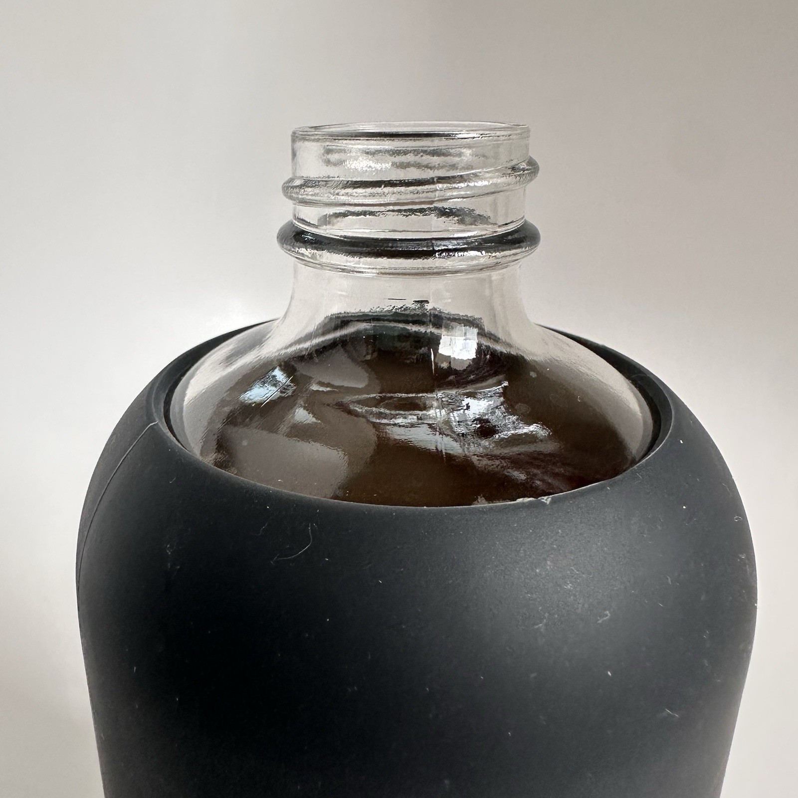 BKR JET BLACK LITTLE BOTTLE 500ML (16OZ) & Straw Cap Loop Handle Lid