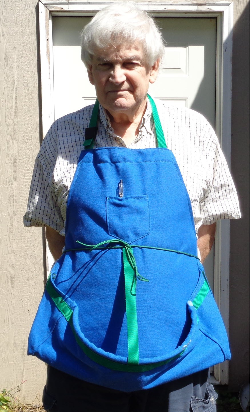 WOOD CARVERS APRON  BY CHAG NY DESIGNS 50%/50% COTTON /POLYESTER -2025002RK