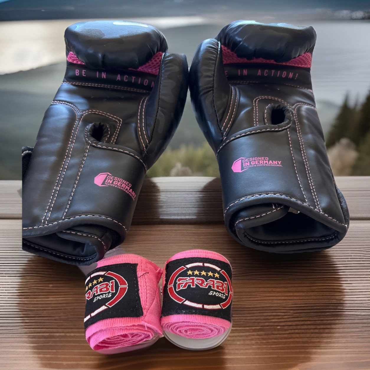 Boxing Gloves for Women MMA Sparring Gloves Muay Thai Kickboxing Gloves Madgon