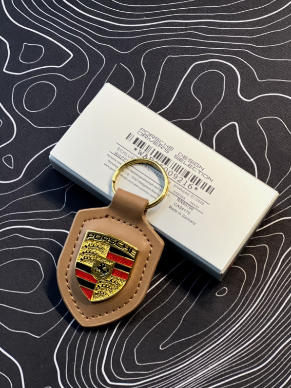 GENUINE PORSCHE 911 LEATHER CREST KEY RING FOB CHAIN BROWN WAP0500950E-NEW BOX