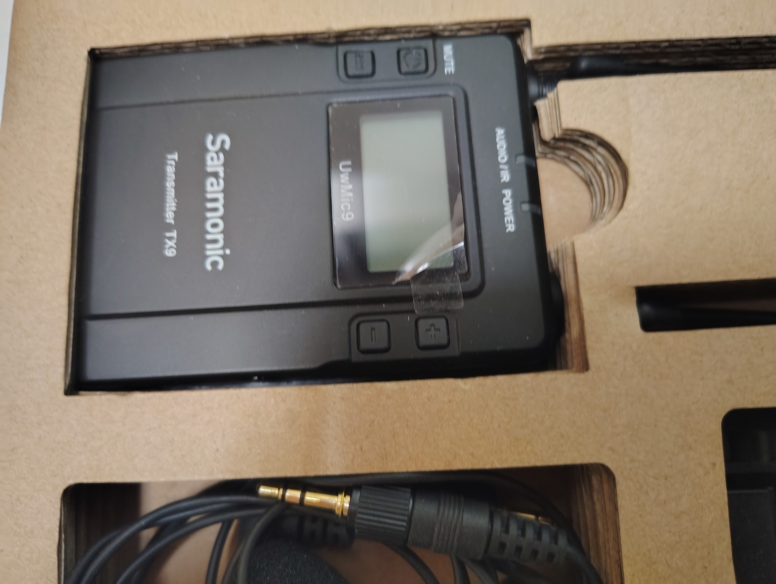 Saramonic UHF Wireless Microphone System UwMic9-RX9 camera mountable integrated