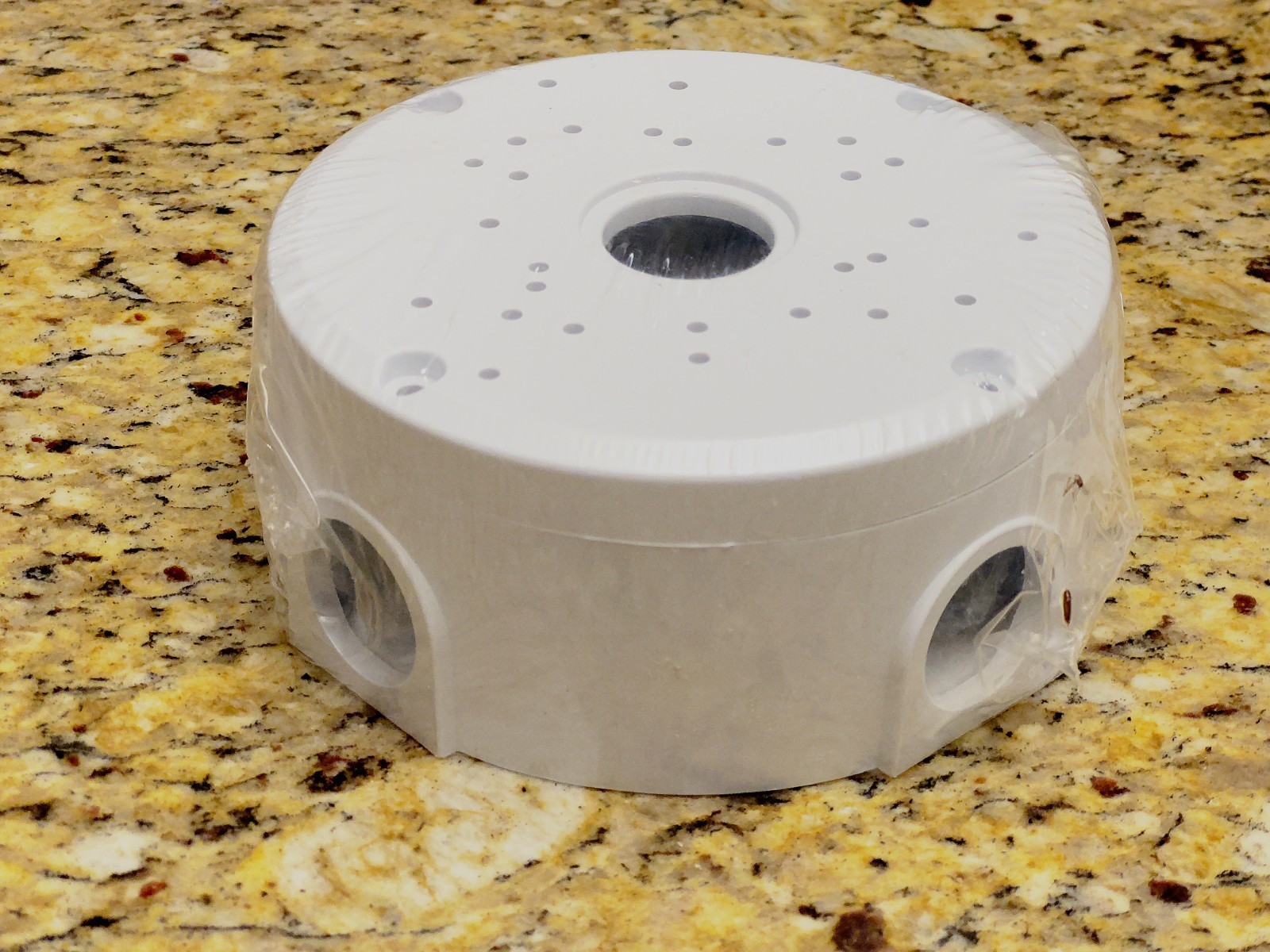 Universal CCTV Plastic Junction Box Mounting Base for Security Camera, White