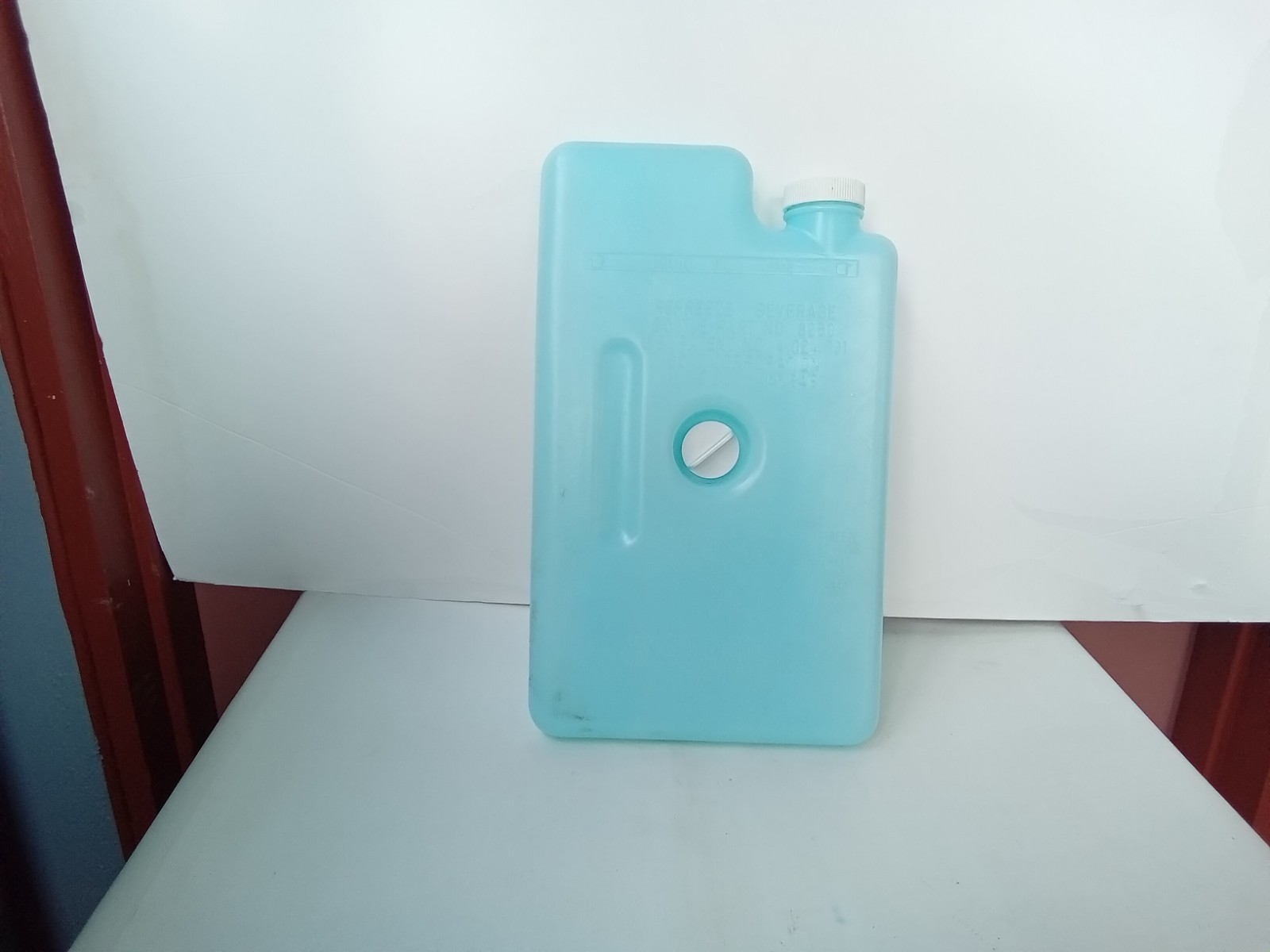 GOTT # 8280 LARGE ICE BOTTLE RE FREEZE SCREW IN LID OF COOLER ICE CHEST VTG...