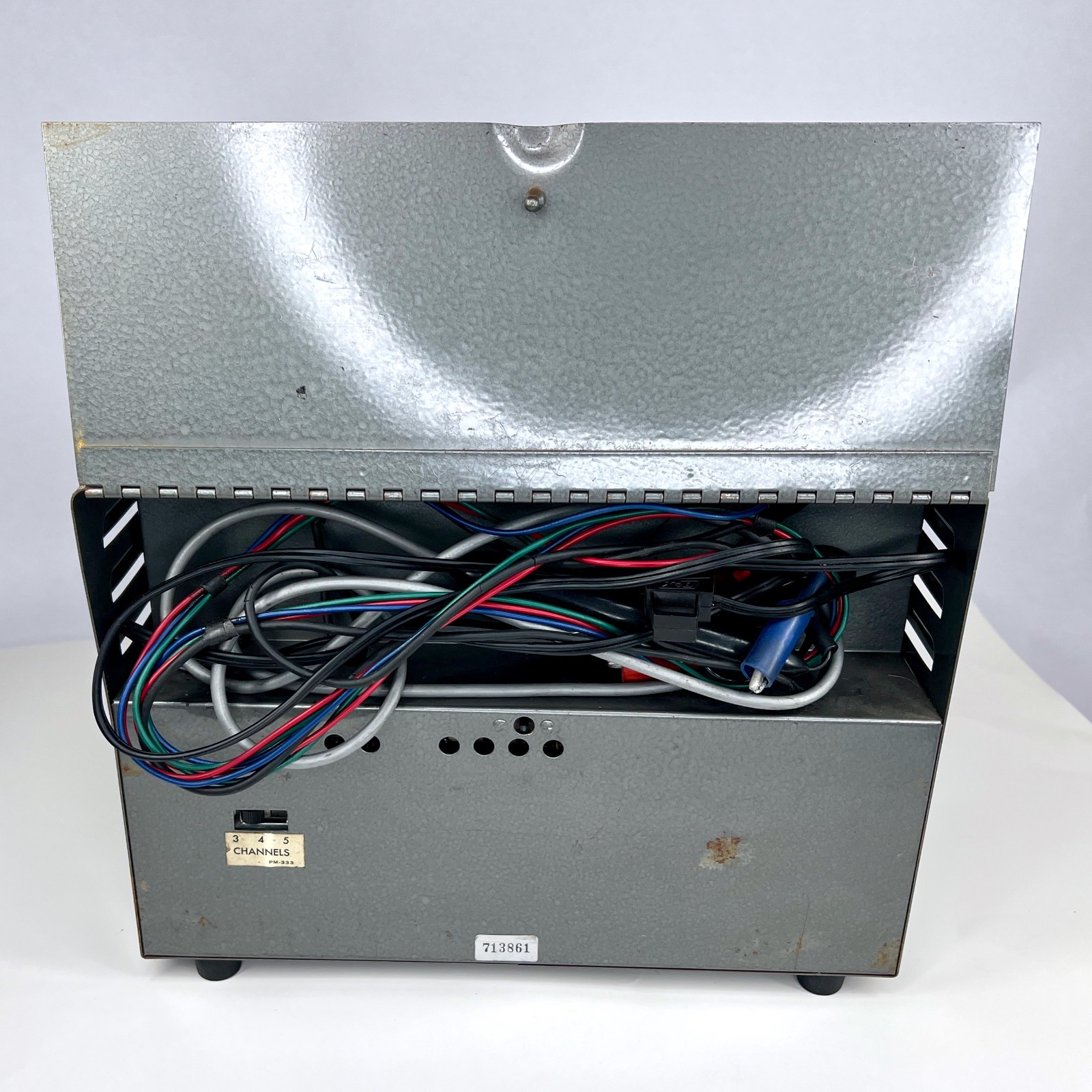 B&K Model 850 Color Analyst CRT TV Test Equipment - Powers On - READ BELOW
