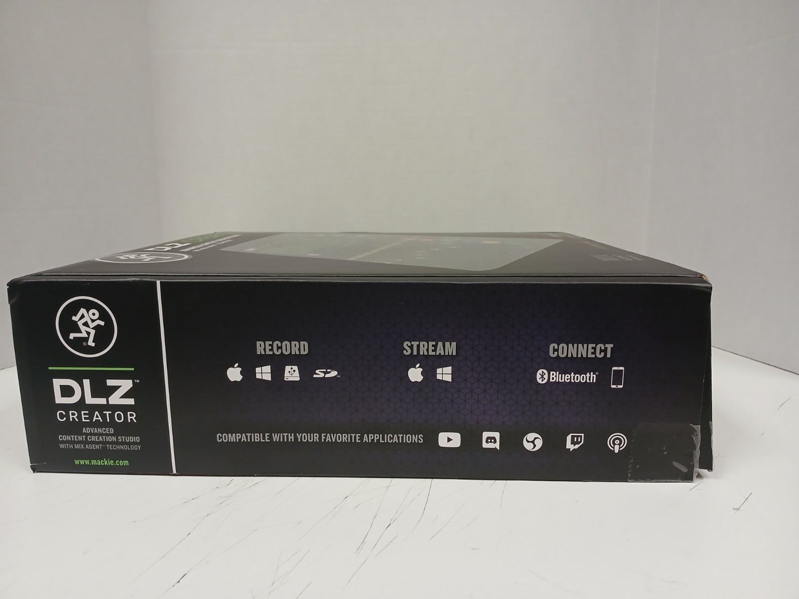 Mackie DLZ Creator Advanced Adaptive Digital Mixer With Mix Agent Technology