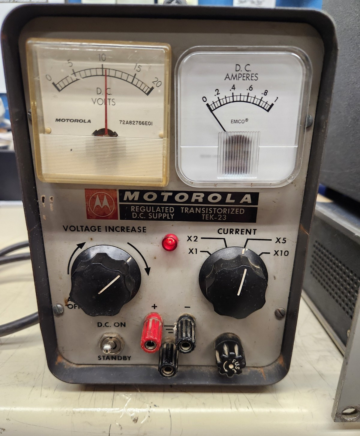 Motorola DC Power Supply TEK-23 Regulated Transistorized Adj. Voltage TESTS GOOD