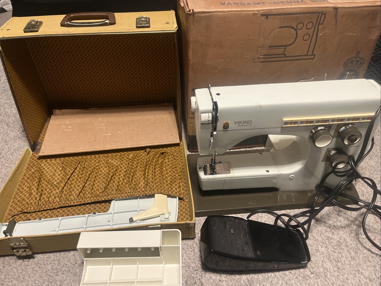 Viking Husqvarna Sweden Model 6430 Sewing Machine Parts Or Repair W Case And Box