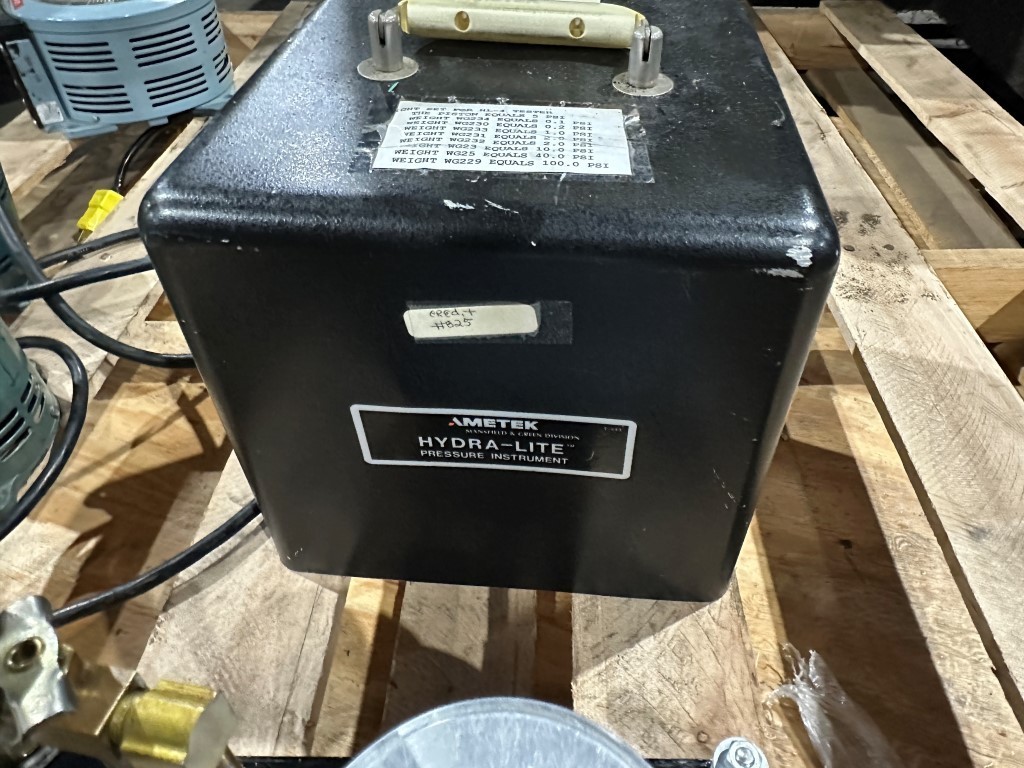 AMETEK BL-4 PORTABLE DEAD WEIGHT PRESSURE TESTER