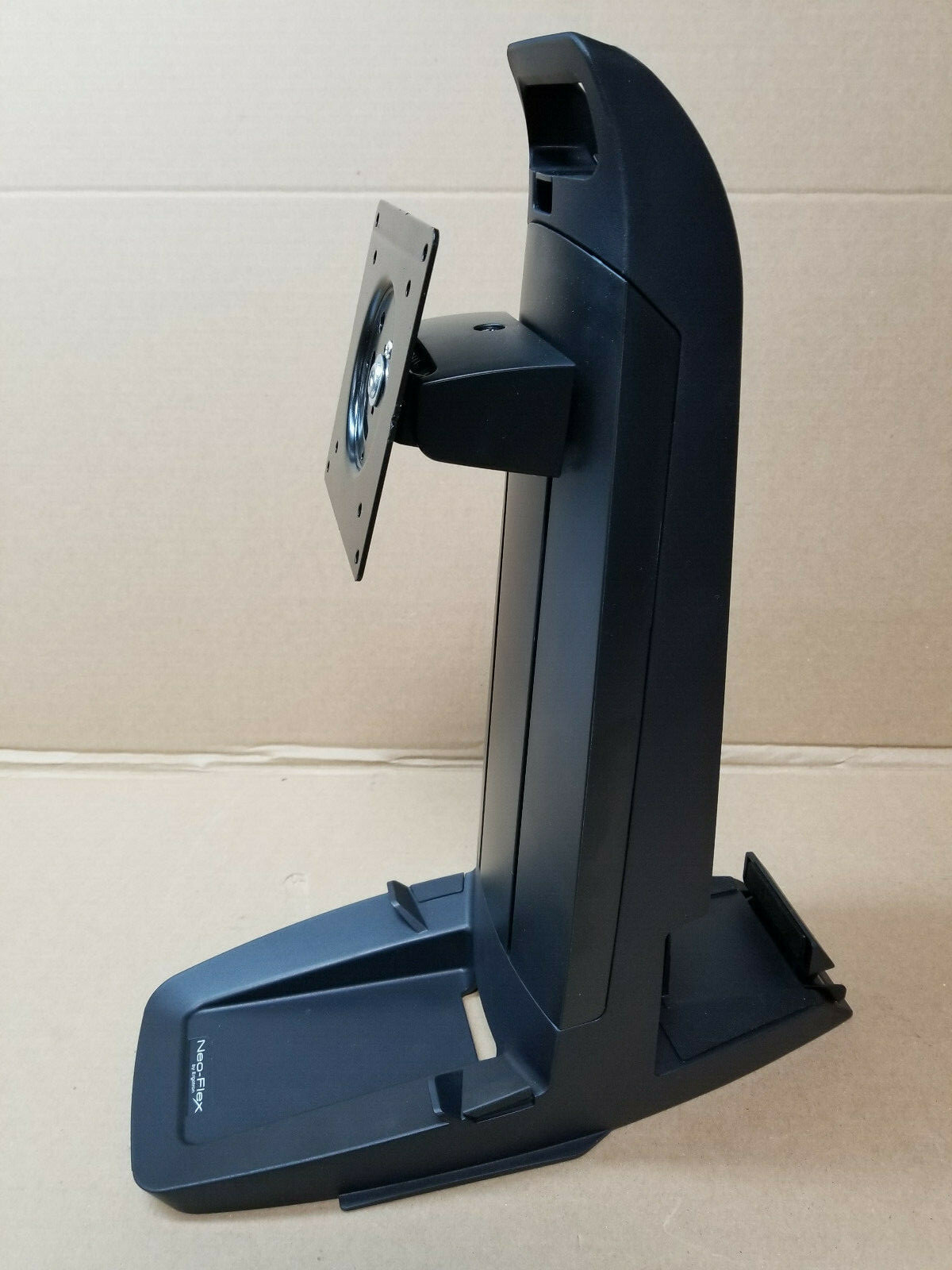 NEW Ergotron Neo-Flex 33-338-085 All in one stand up to 37LB, up to 24' LCD .