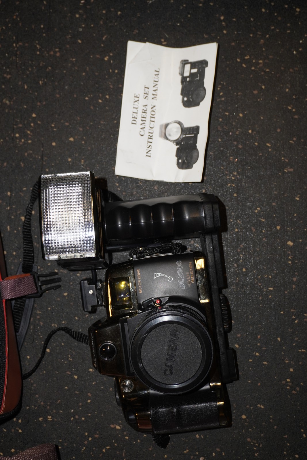 Deluxe Camera Set w/ Flash and Camera Case Olympia DL2000