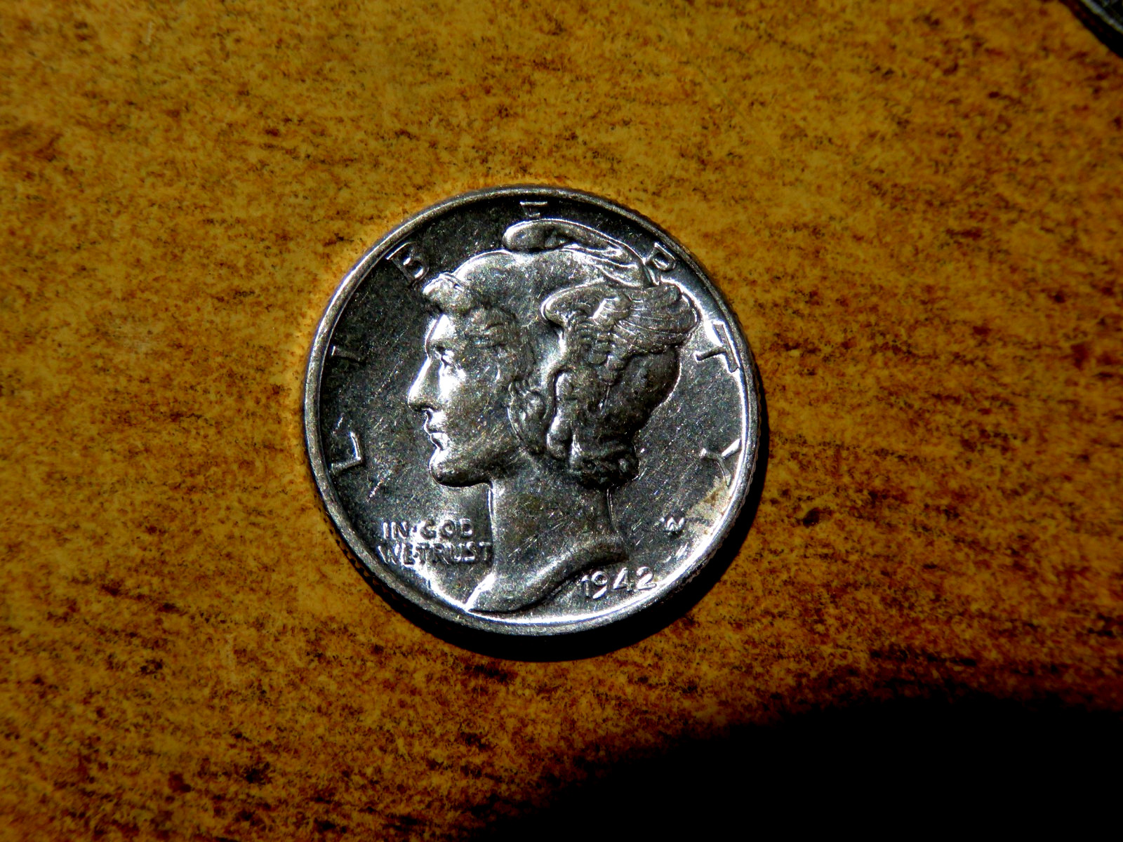 Higher Grade  BU 1942-P Mercury Silver Dime D10