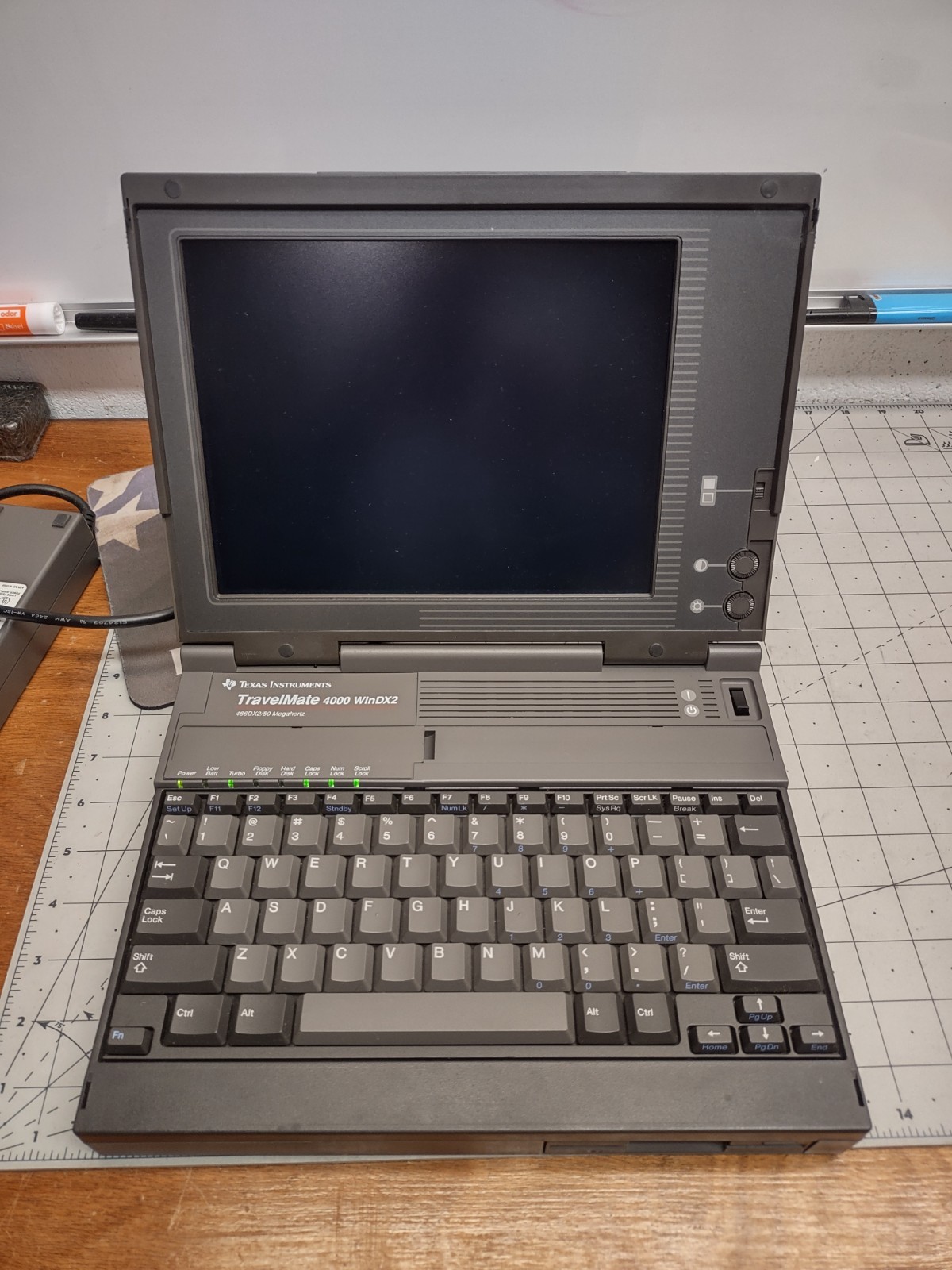 Texas Instruments TravelMate 4000 WinDX 2 Laptop w/ Charger for Parts or Repair