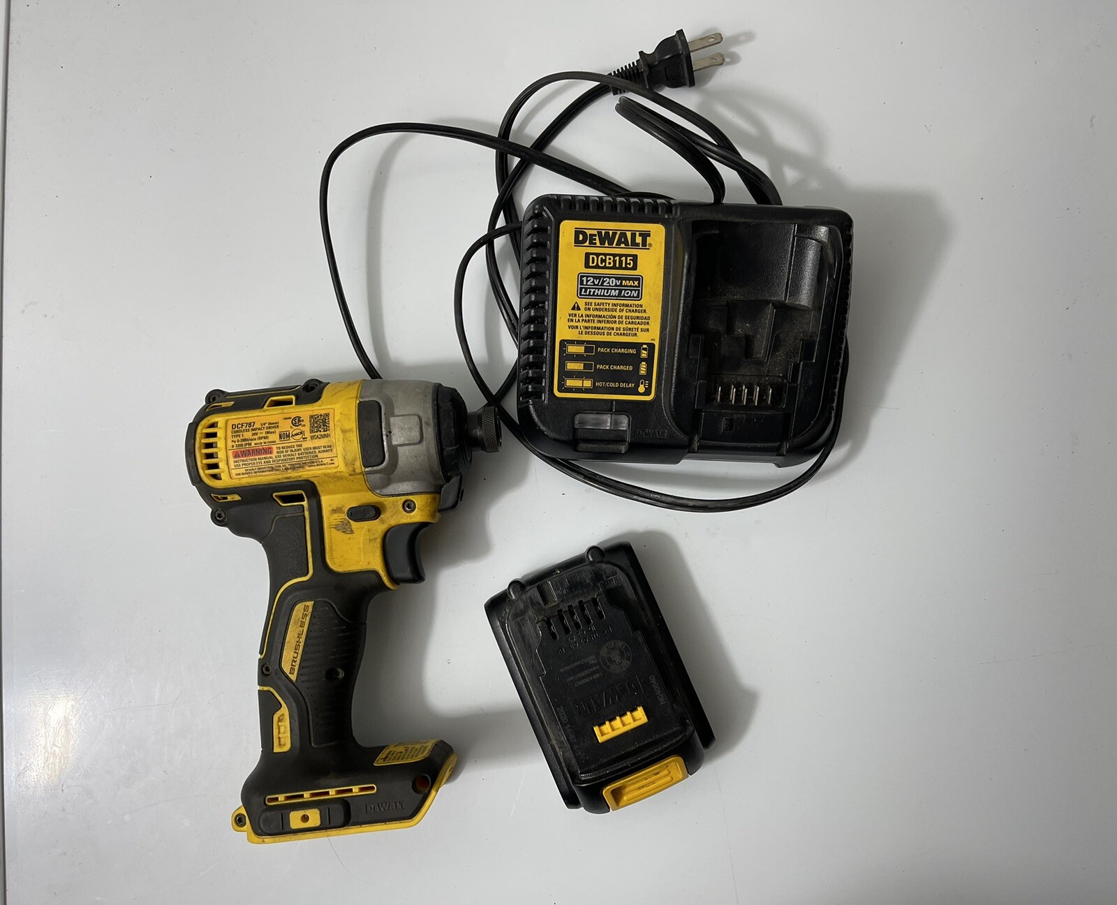 DeWalt DCD708 ATOMIC 20V 1/2" Cordless Drill & DCB207 Battery And Charger