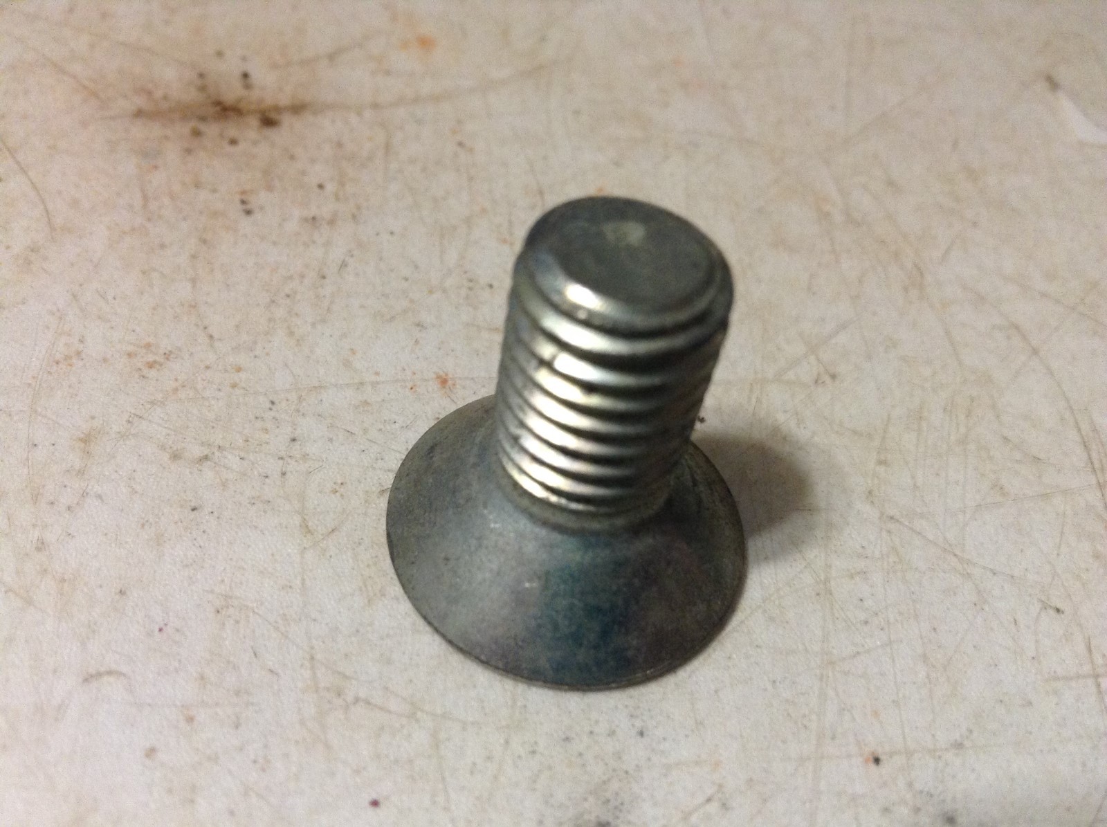 5669 - A New Screw (M10) For The Cutter Bar On A Mortl T4, T5, T6 Disc Mowers