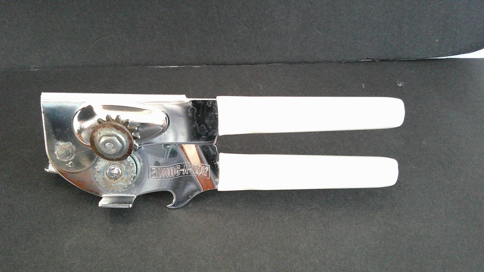 Vintage Swing-A-Way White Grip Handle Manual Can & Bottle Opener