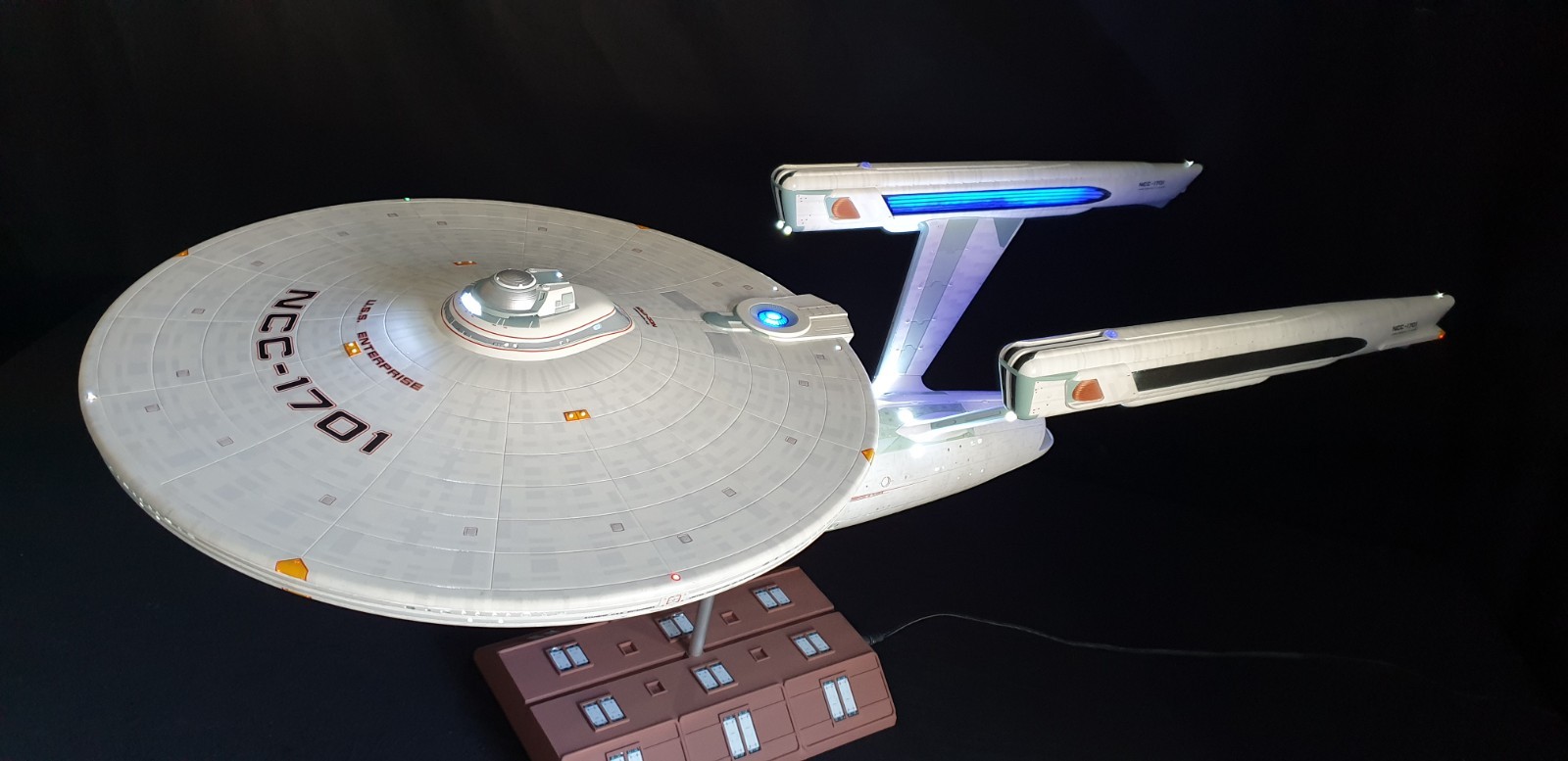 Plug & Play LED Lighting kit Star Trek USS Enterprise NCC-1701-A Refit 1/350