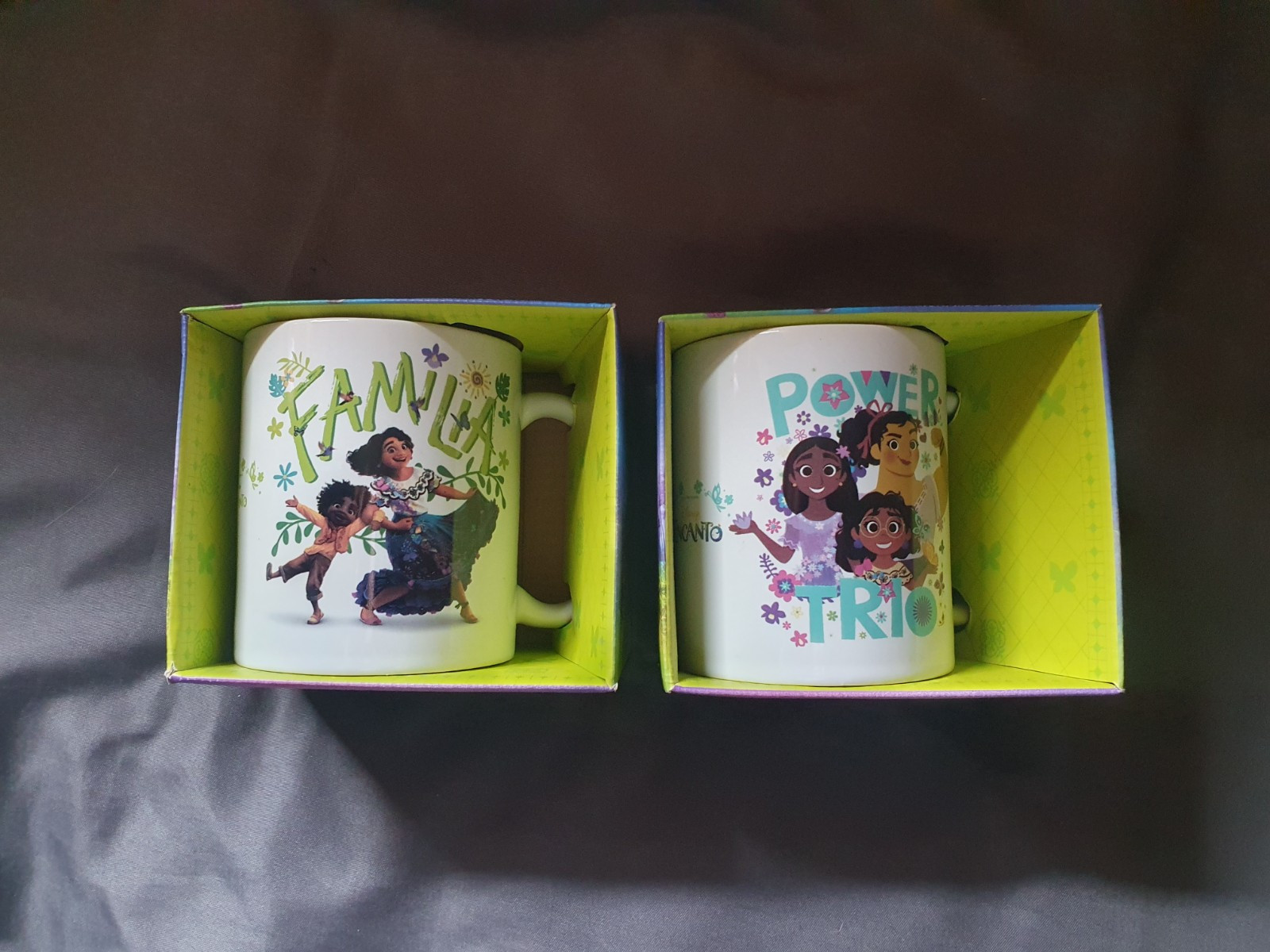 2 x DISNEY ENCANTO MUGS "FAMILIA" & "POWER TRIO" ✳️NEW & BOXED ✳️
