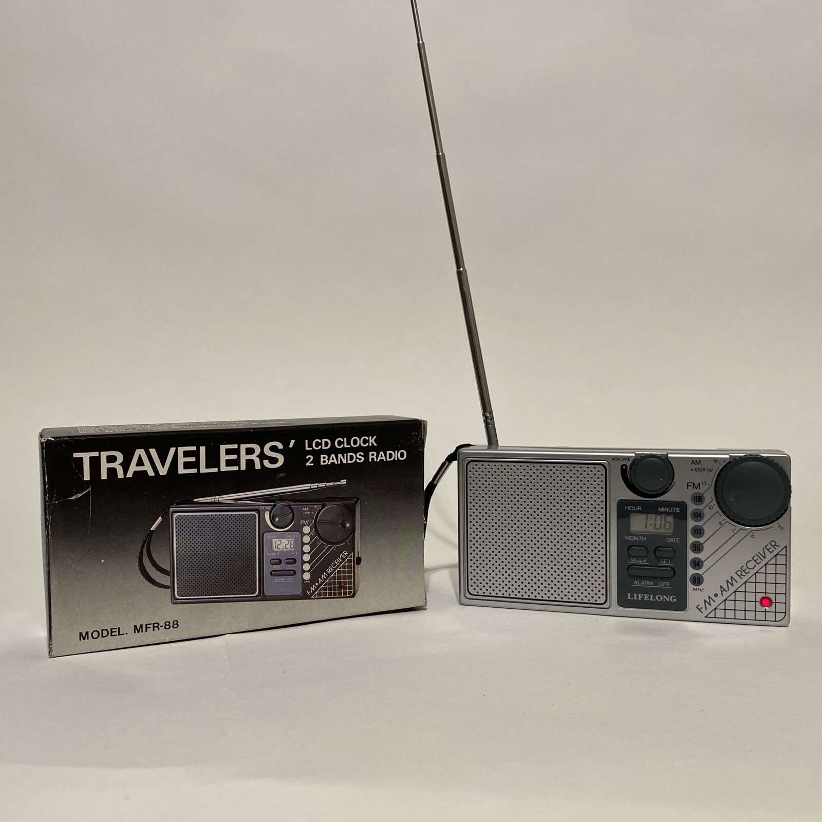 VINTAGE 1988 Travelers Radio LCD AM/FM Alarm MFR-88 Original Box & Instructions