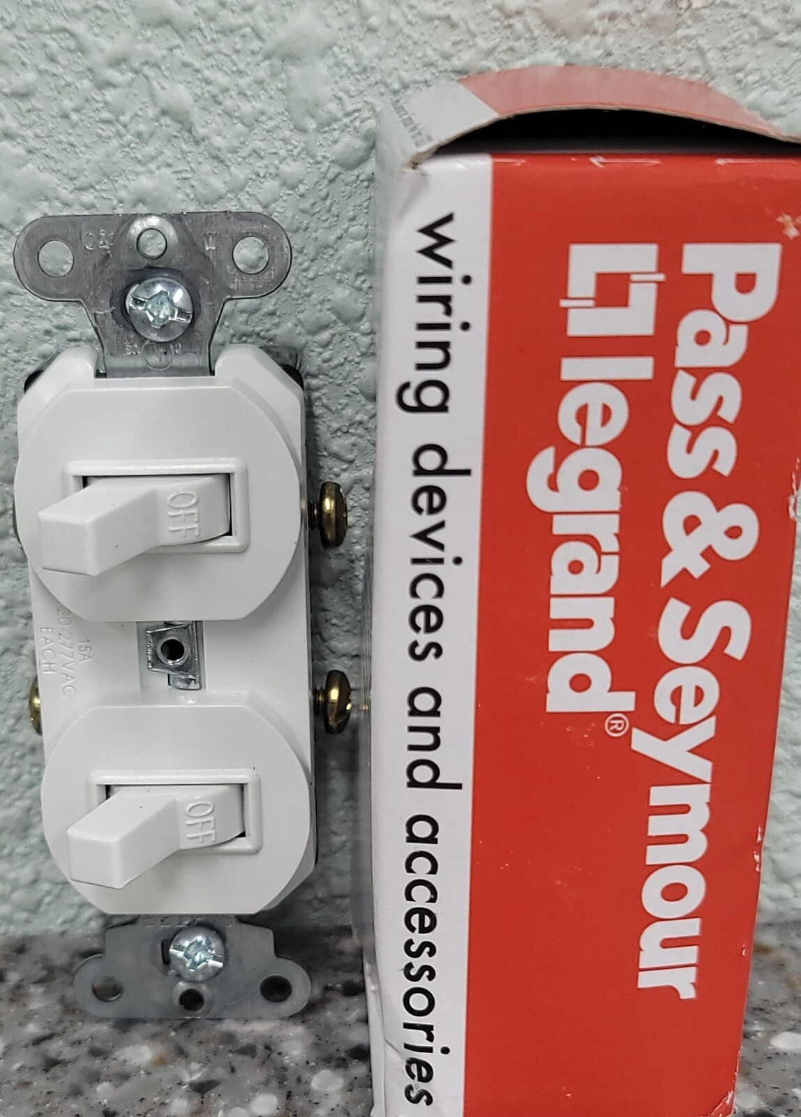 PASS & SEYMOUR 690-WG PIGGYBACK SWITCH W/ (2) 1-POLE SWITCHES, 15A, 125V, WHITE
