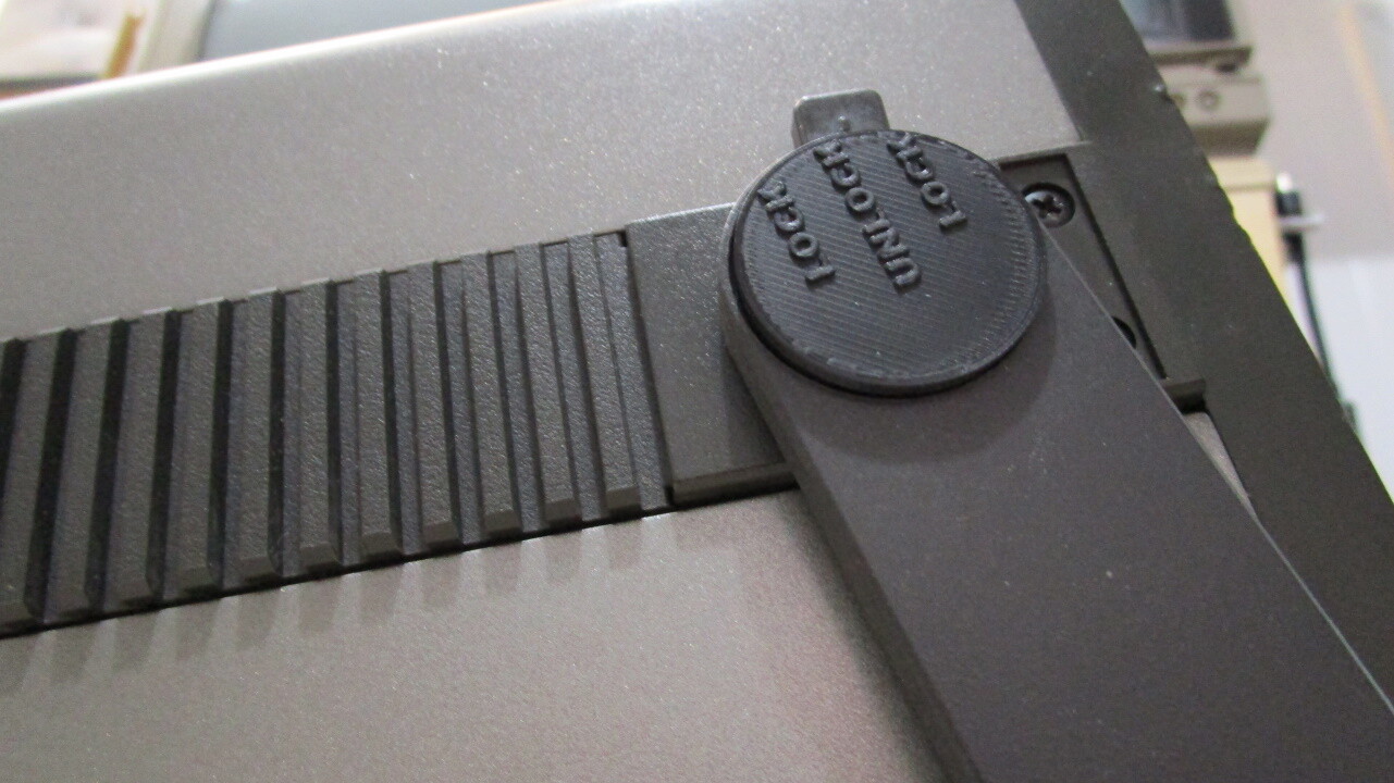 3D PRINTED COMPATIBLE HANDLE END CAP FOR COMMODORE SX-64