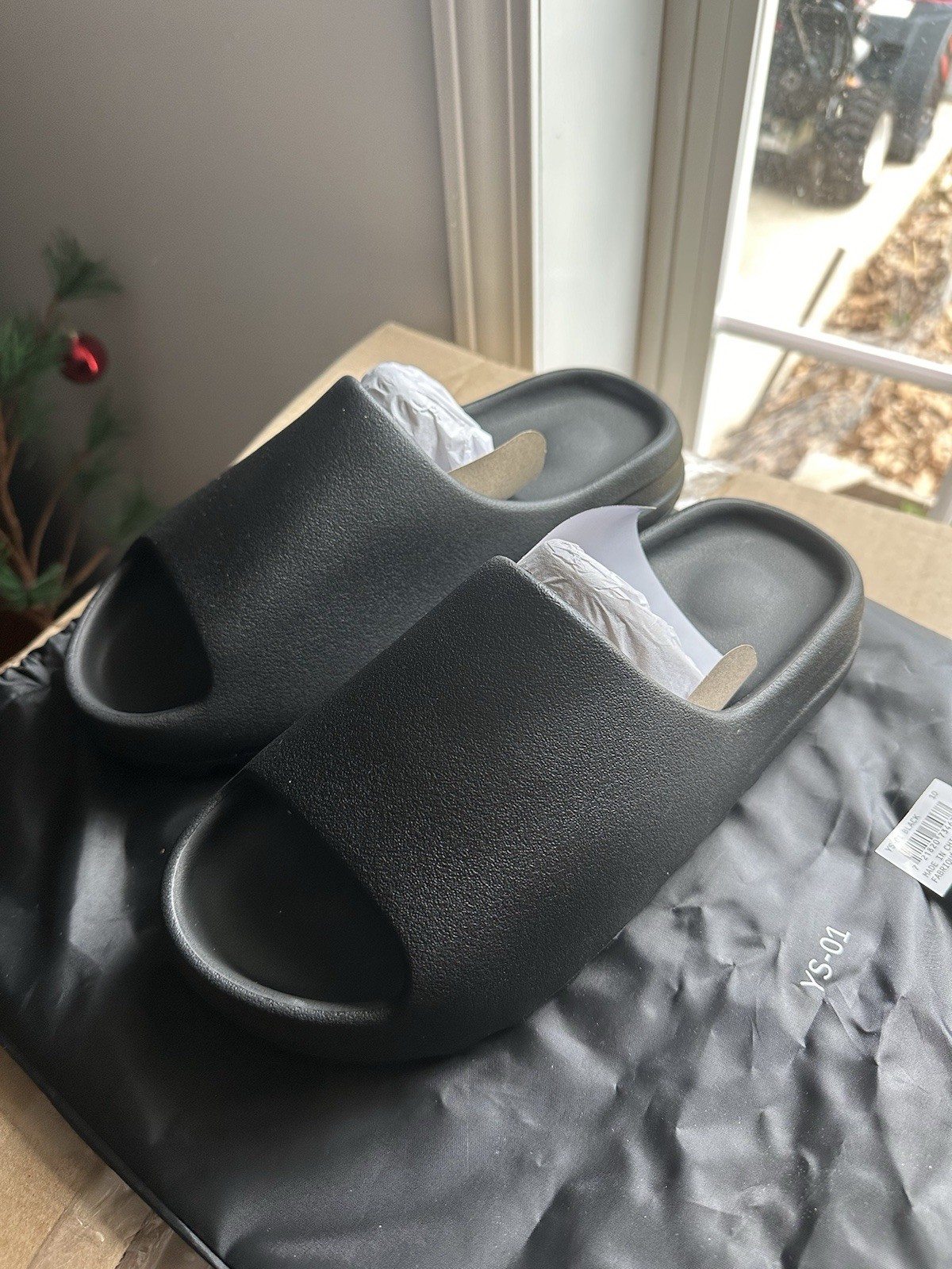 Yeezy Slide YS-01 ‘Black’ Size 10