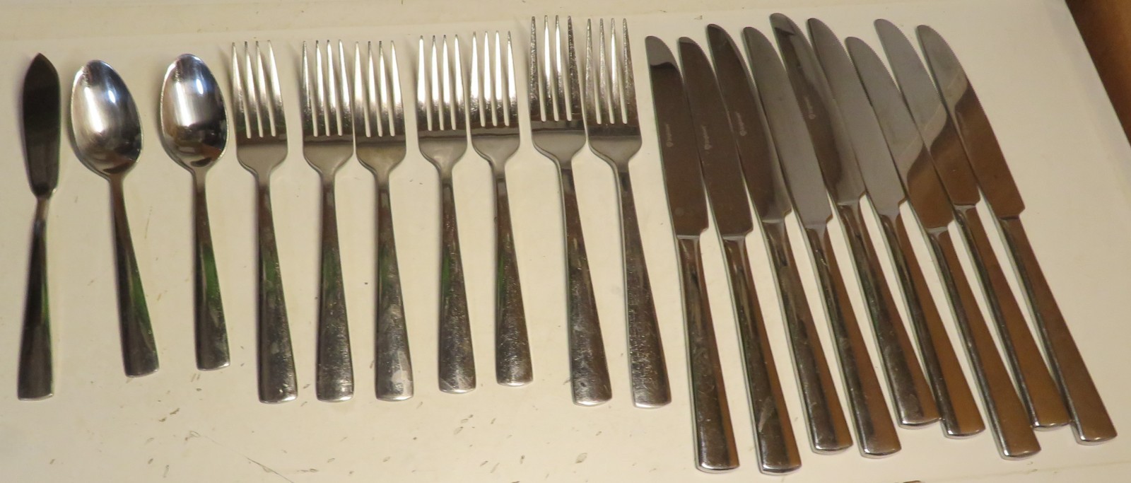 19 pc Brightown Replacement Lot Stainless Steel Silverware Cutlery Glossy Plain