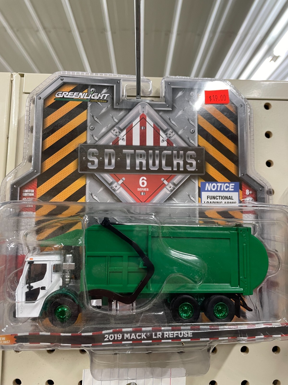 1:64 Greenlight 2019 Mack La Refuse - CHASER UNIT - GREEN RIMS AND FRAME