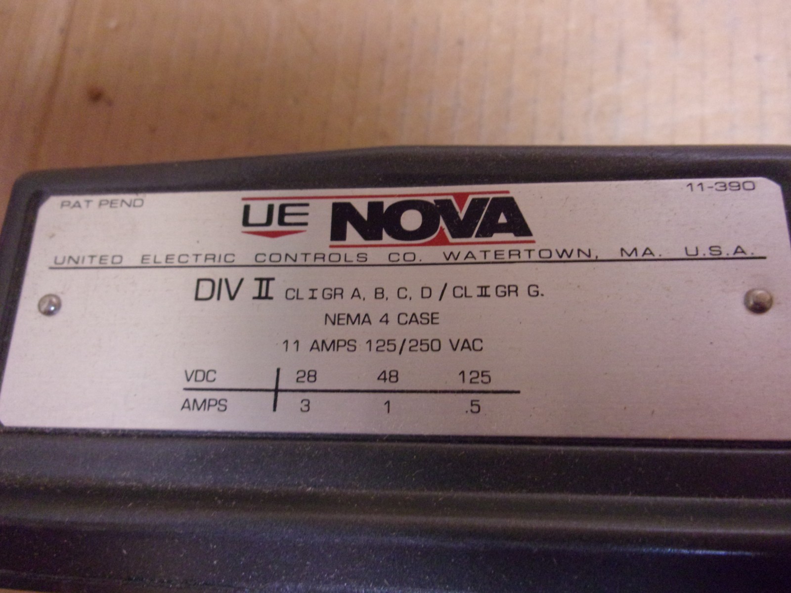 United Electric Nova Pressure Control Switch , type H115 , model 453