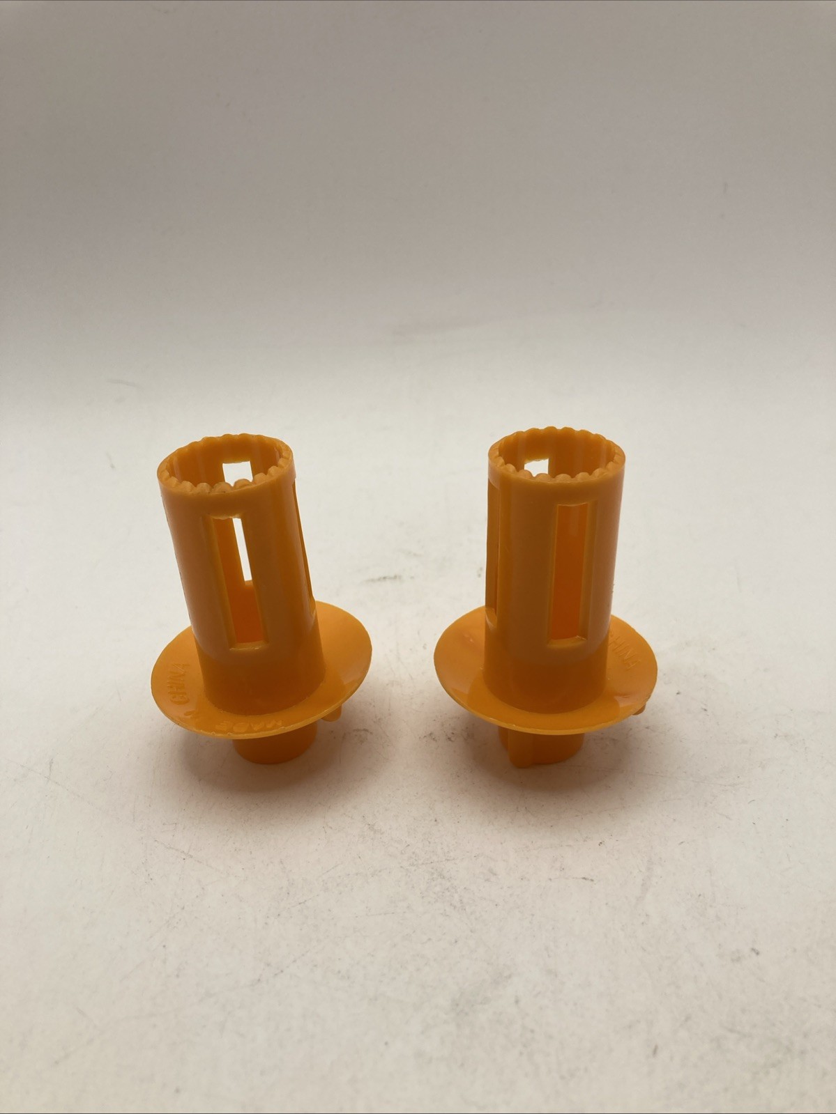 Two (2) Worlds Smallest Juice Extractor Plastic Kitchen Tool Orange Gadget