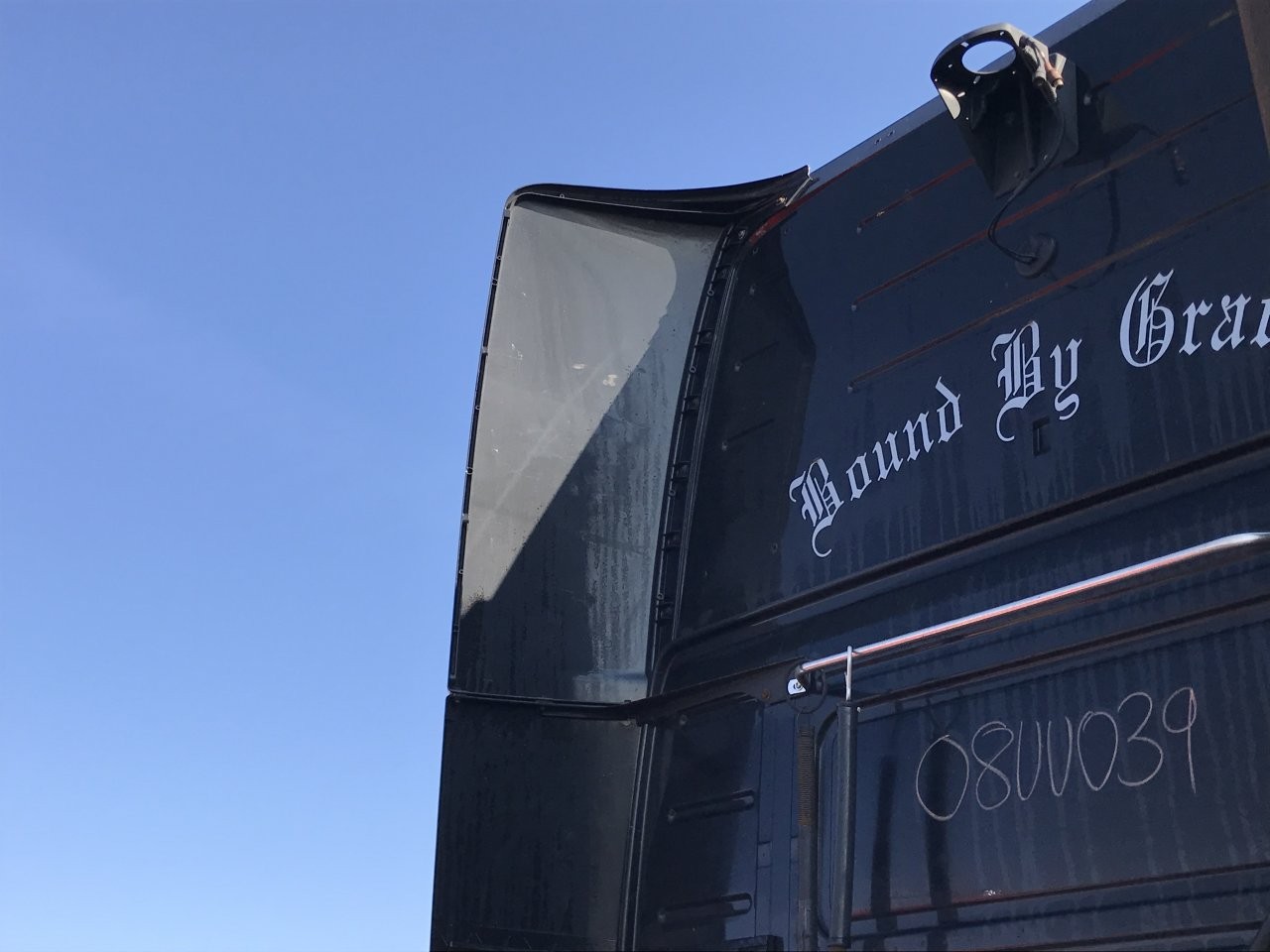 1998-2018 Volvo VNL BLACK Left/Driver UPPER Side Fairing/Cab Extender - Used