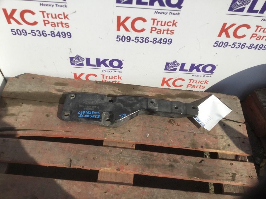 Used Fender Extension Bracket/Mount Off of a 2018 Peterbilt 567