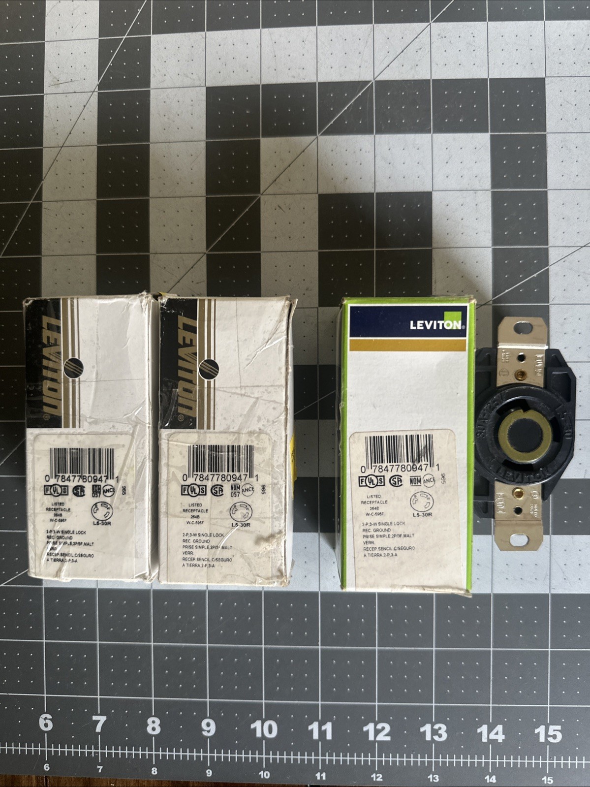 NOS 4-pack lot Leviton 2610 30A Black  Flush Mounting Grounding Locking Outlet