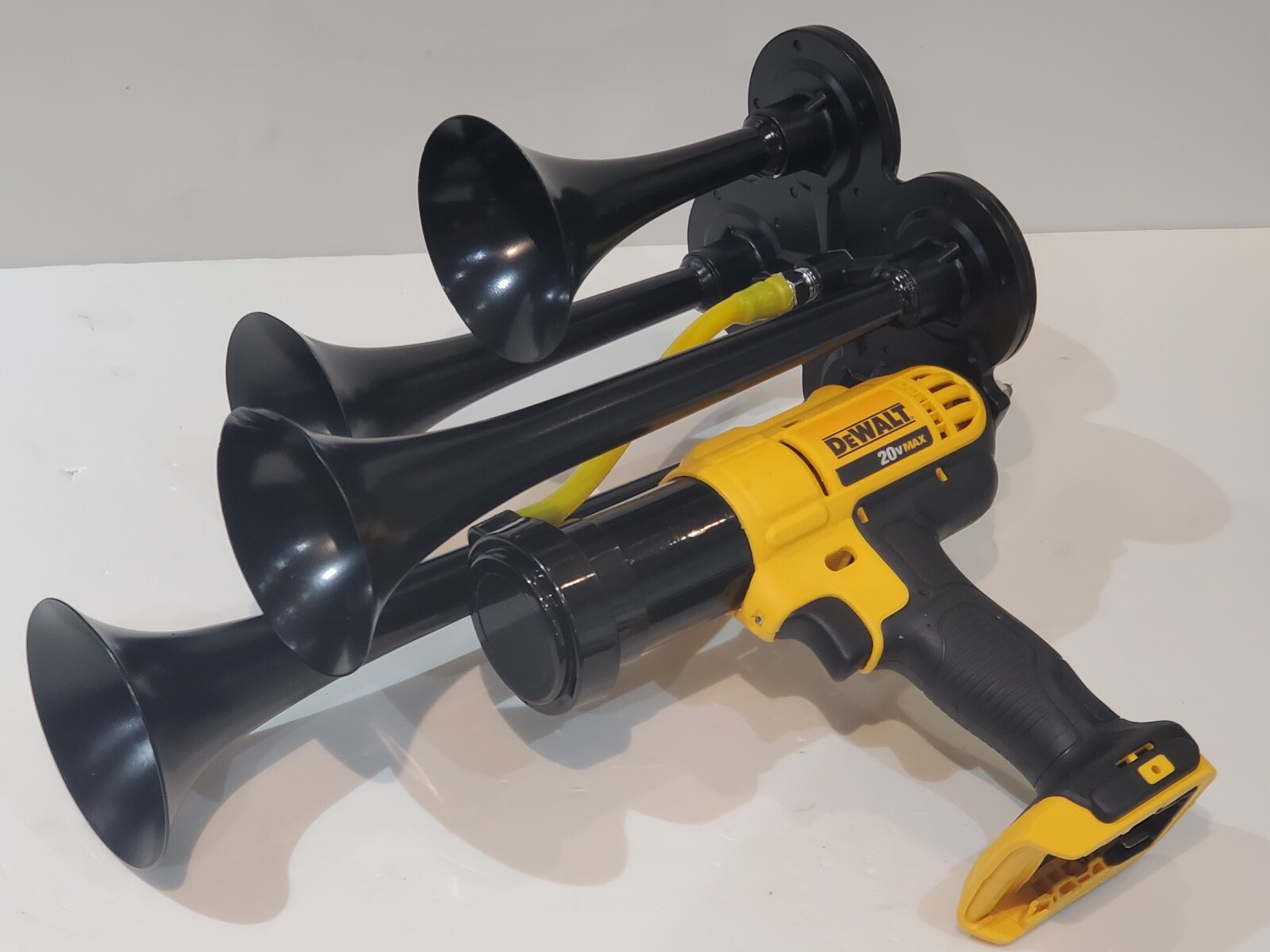 DeWALT 20V MAX Li-Ion  QUAD Black Trumpets Air Horn, Train Horn Compressor