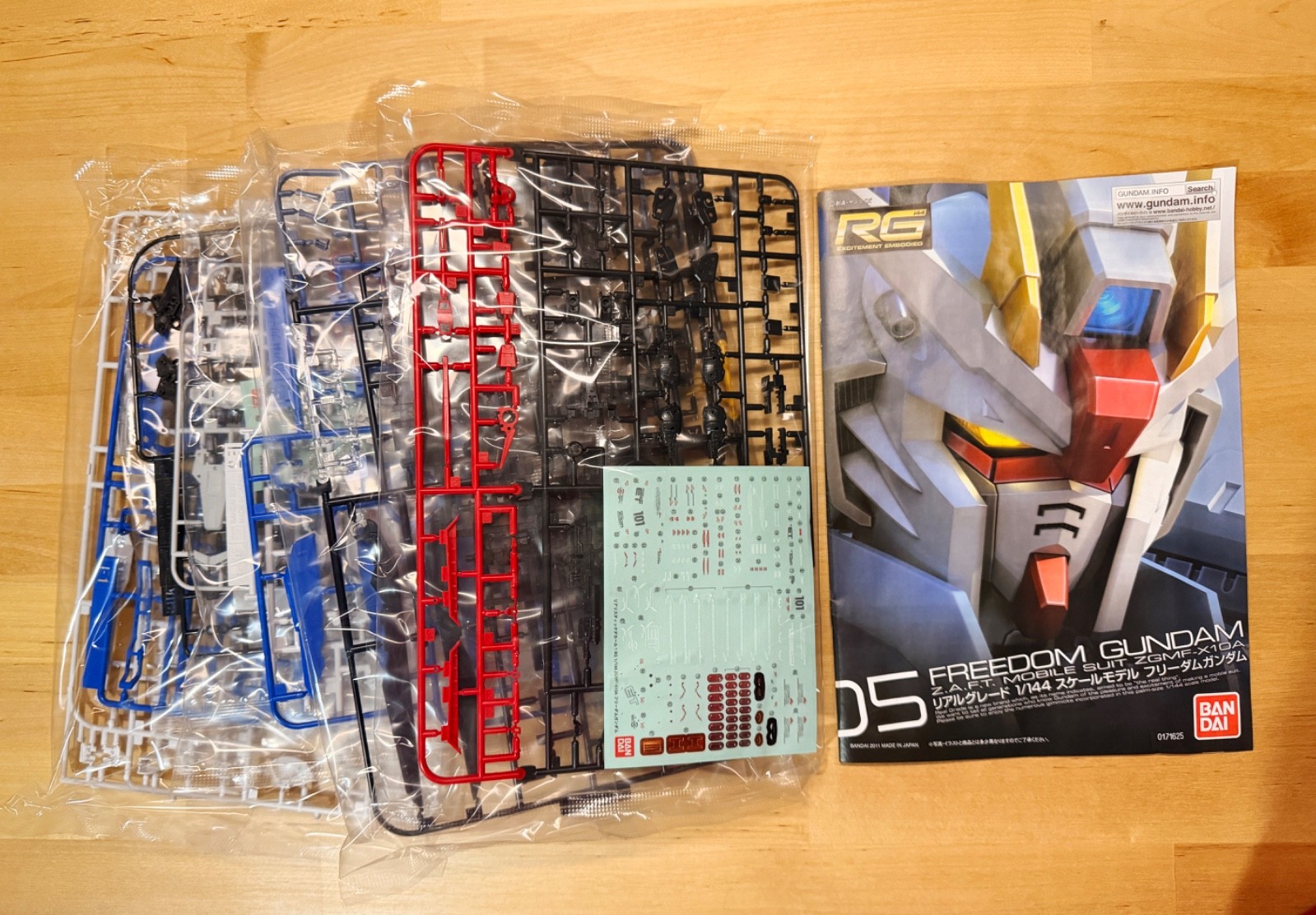 NEW - NO BOX - Real Grade Freedom Gundam Seed RG Bandai Kit 1/144 Destiny