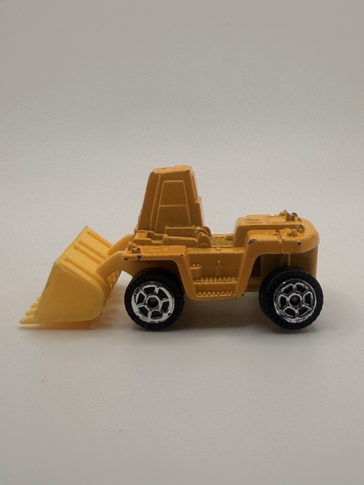 Vintage Unbranded Diecast Tractor Shovel Yellow 1:64 Scale