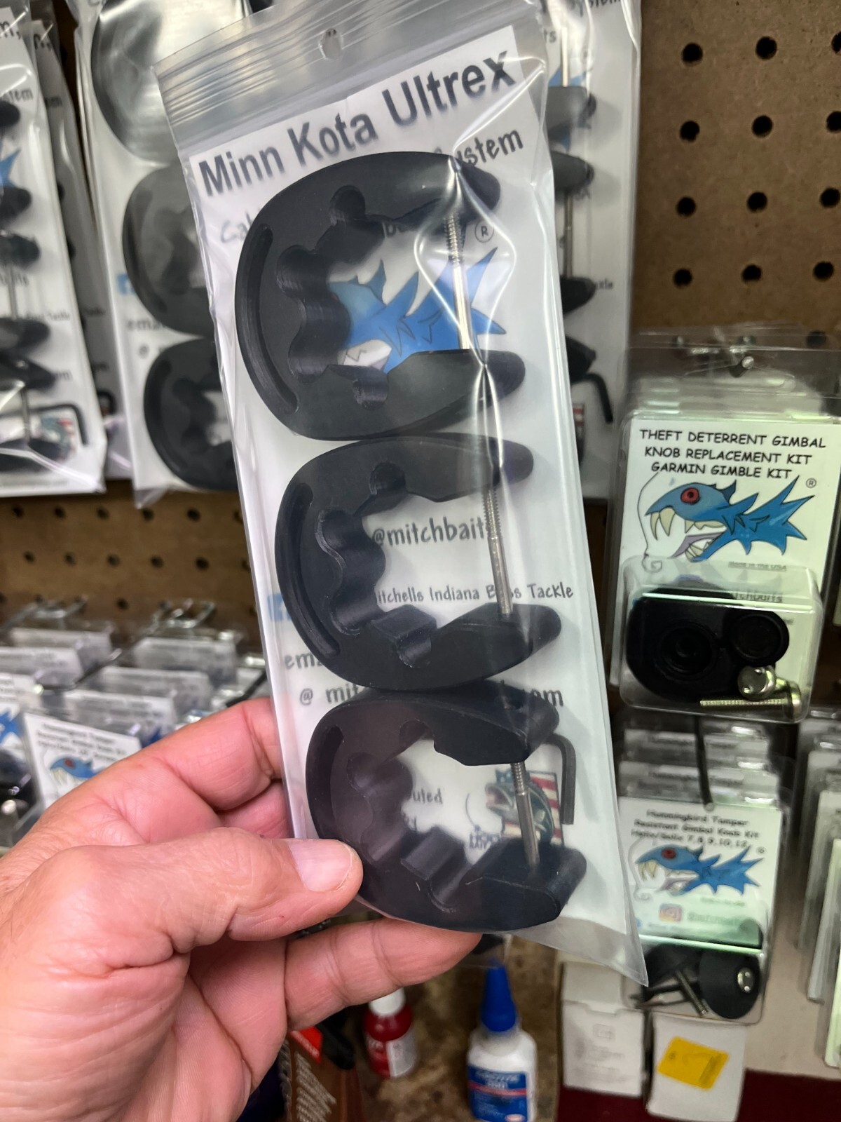 MINN KOTA ULTREX TRANSDUCER CABLE CLIP SYSTEM UP TO 4 CABLES AND LOCKS IN PLACE