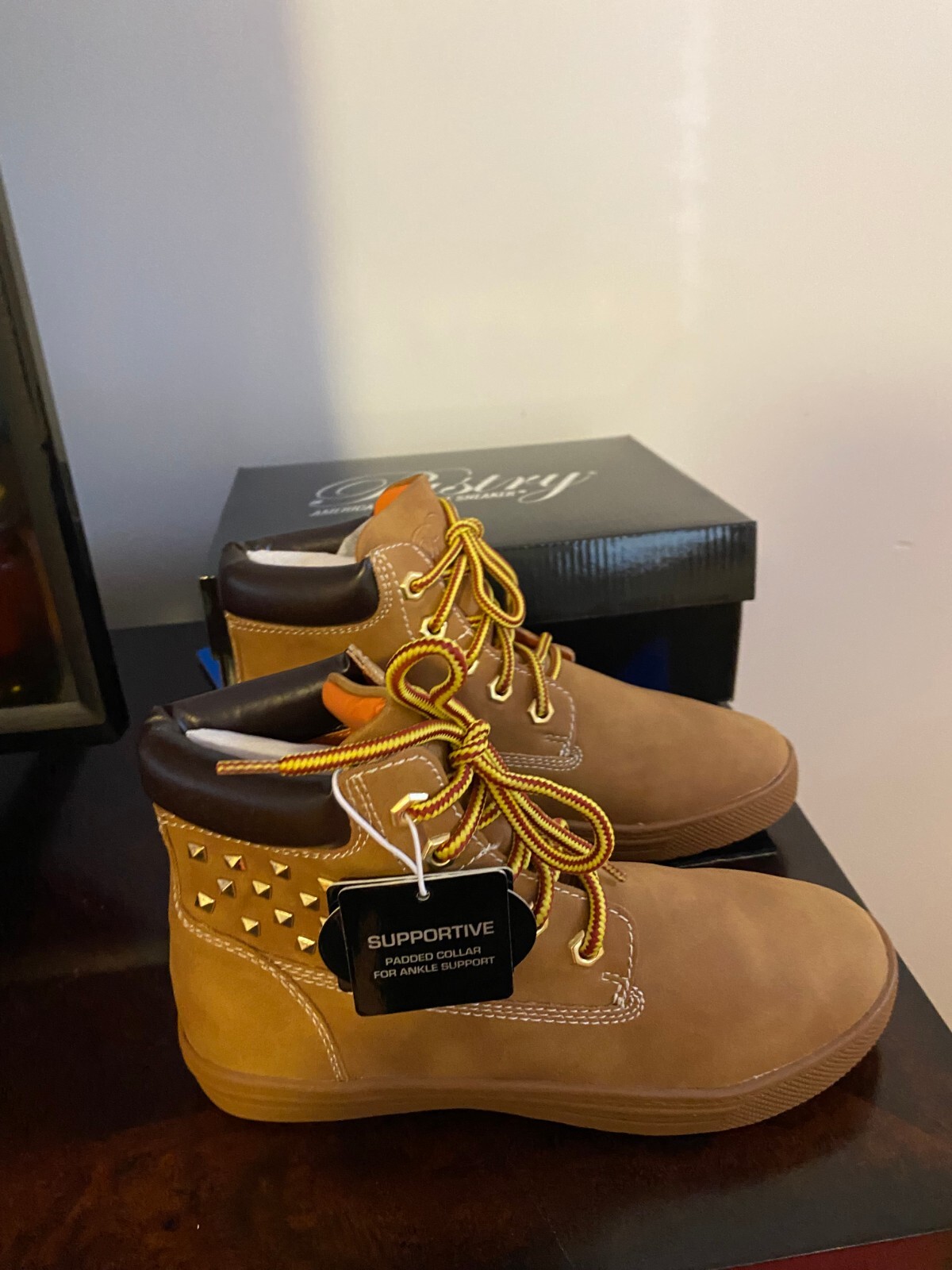 NEW GIRL'S YOUTH SIZE 3 PASTRY DANCE SNEAKER BUTTER BOOTS-WHEAT/BROWN