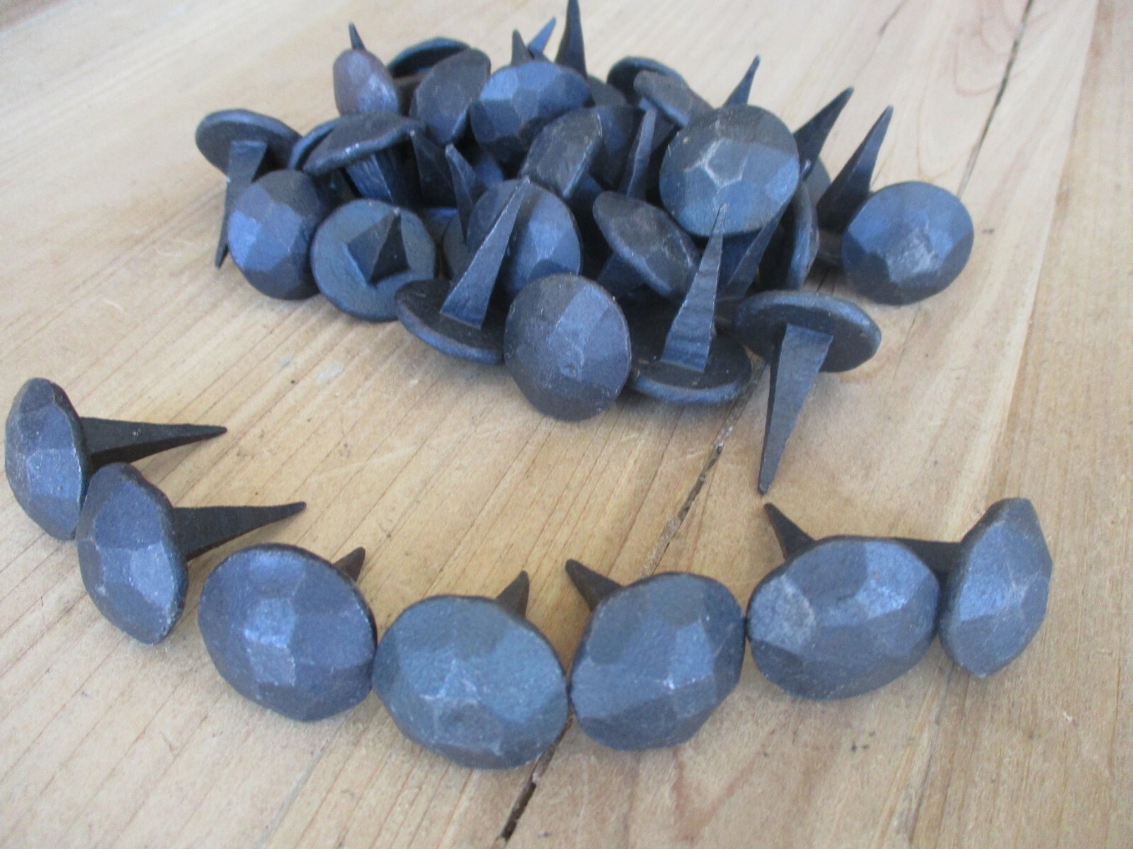 25 HAMMERED NAILS CLAVOS PEGS HAND FORGED MEDIEVAL TACKS 1" ROUND