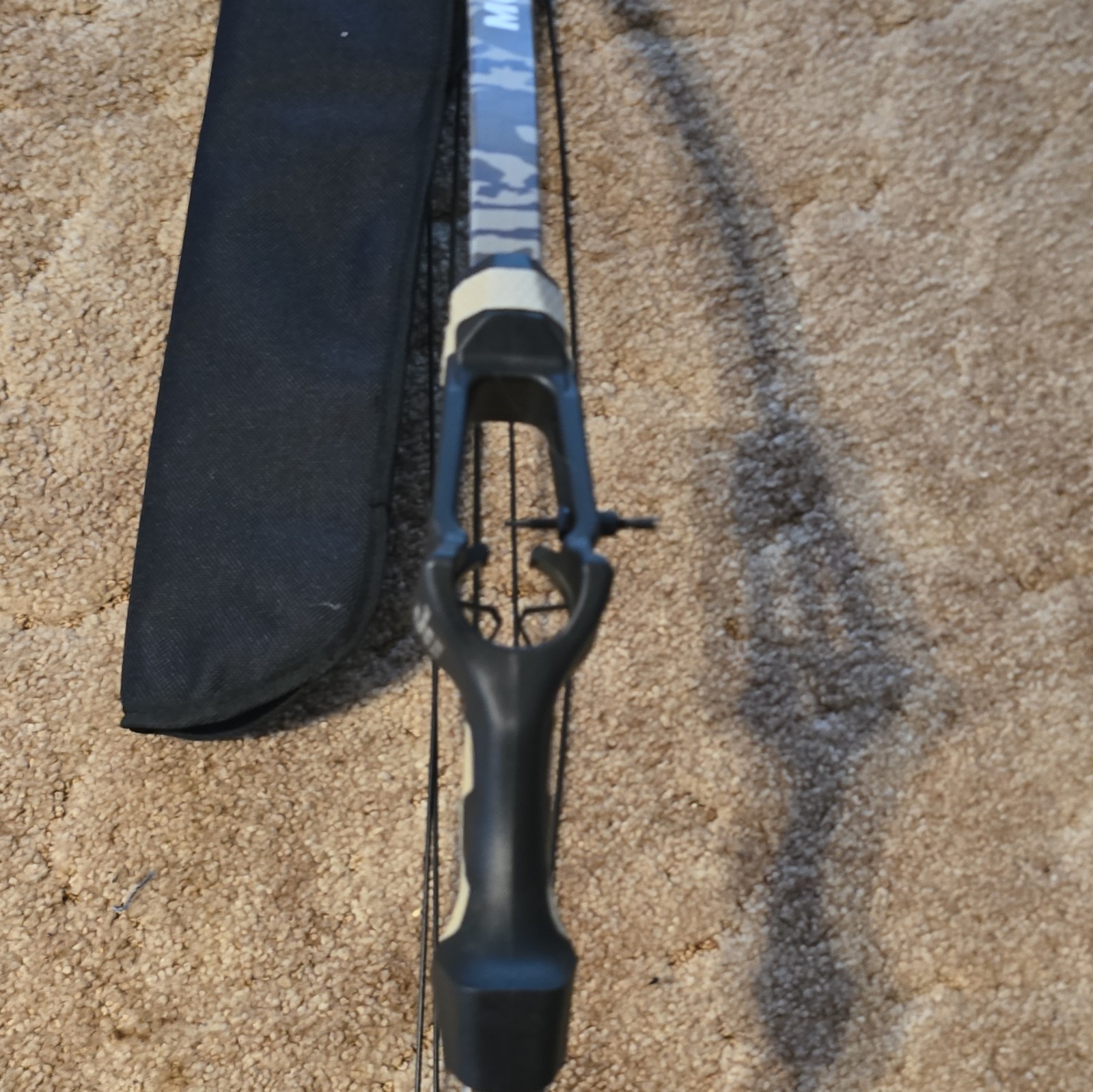 Mossy Oak Youth Compound Bow Black/Gray w/ Soft Case, & Arrows