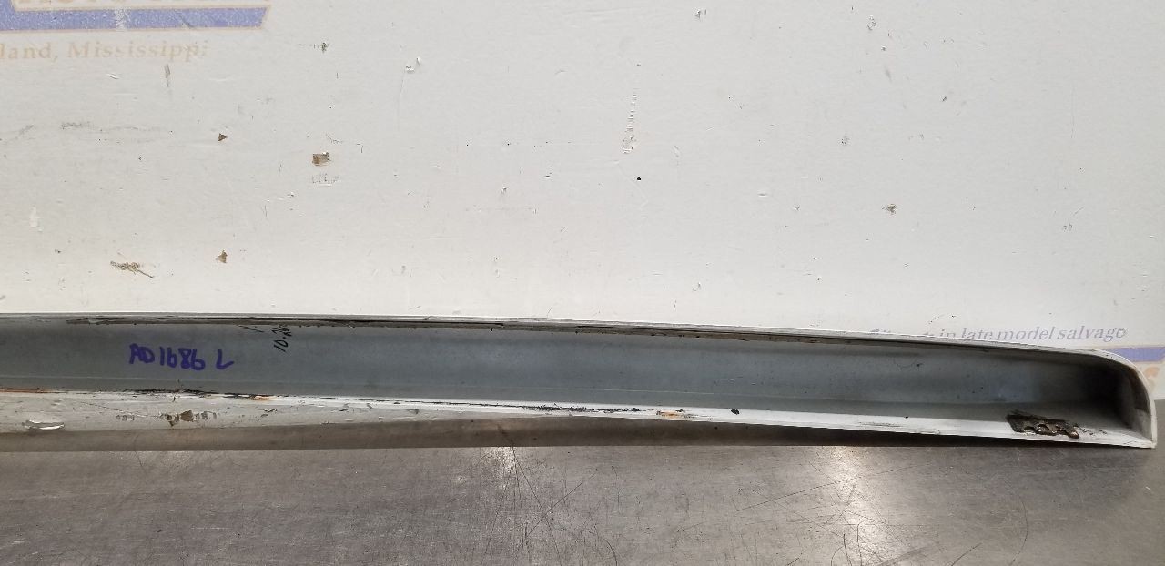 90 CHEVY CAMARO IROC-Z CONVERTIBLE QUARTER PANEL UPPER TRIM LEFT DRIVER WHITE