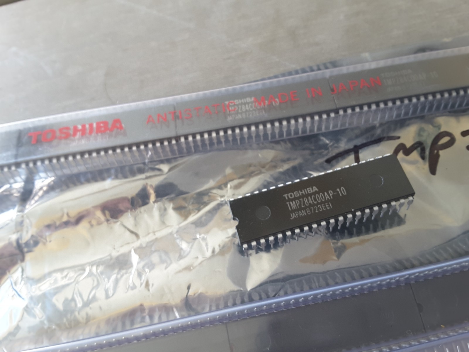 (2) TMPZ84C00AP-10 TOSHIBA Microprocessor 8 Bit 40 Pin Plastic NEW RARE $9.99